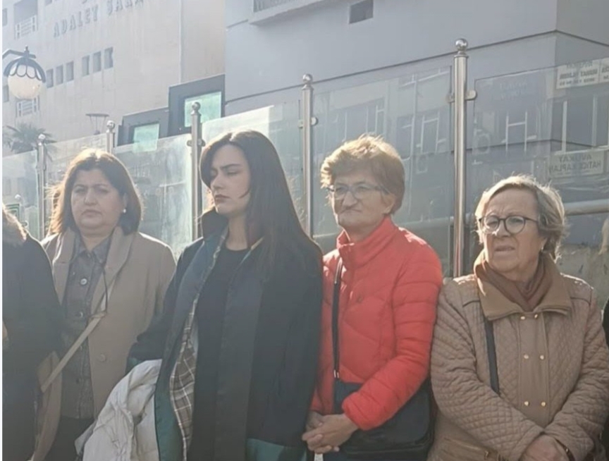 Özge Yetimoğulları Davasında Beraat Kararı: CHP’li Kadınlardan “Cezasızlık” Tepkisi