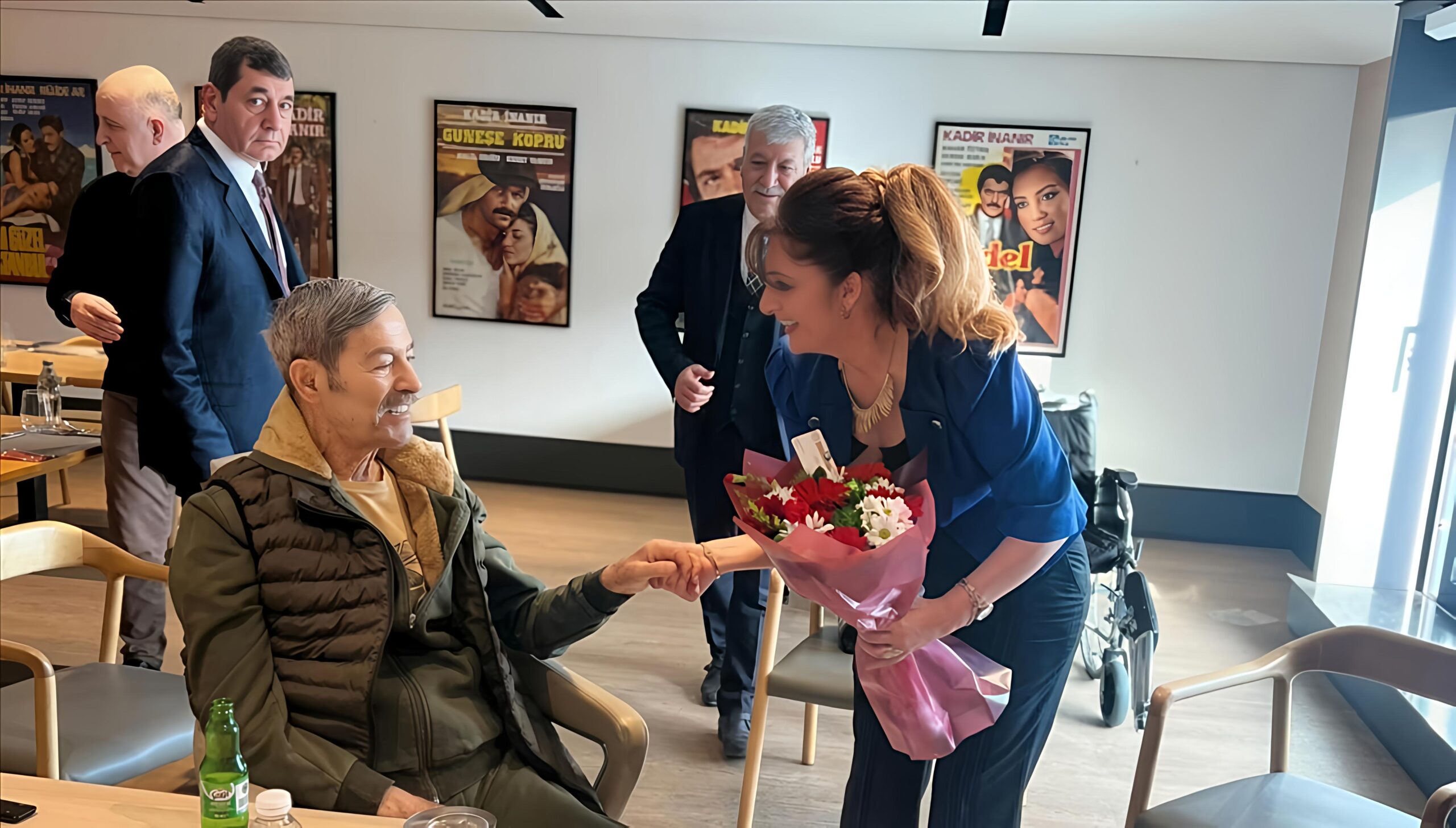 İstanbul Sahne Perde Film Eğlence Yerleri Esnaf ve Sanatkarlar Odası’ndan Kadir İnanır’a Geçmiş Olsun Ziyareti