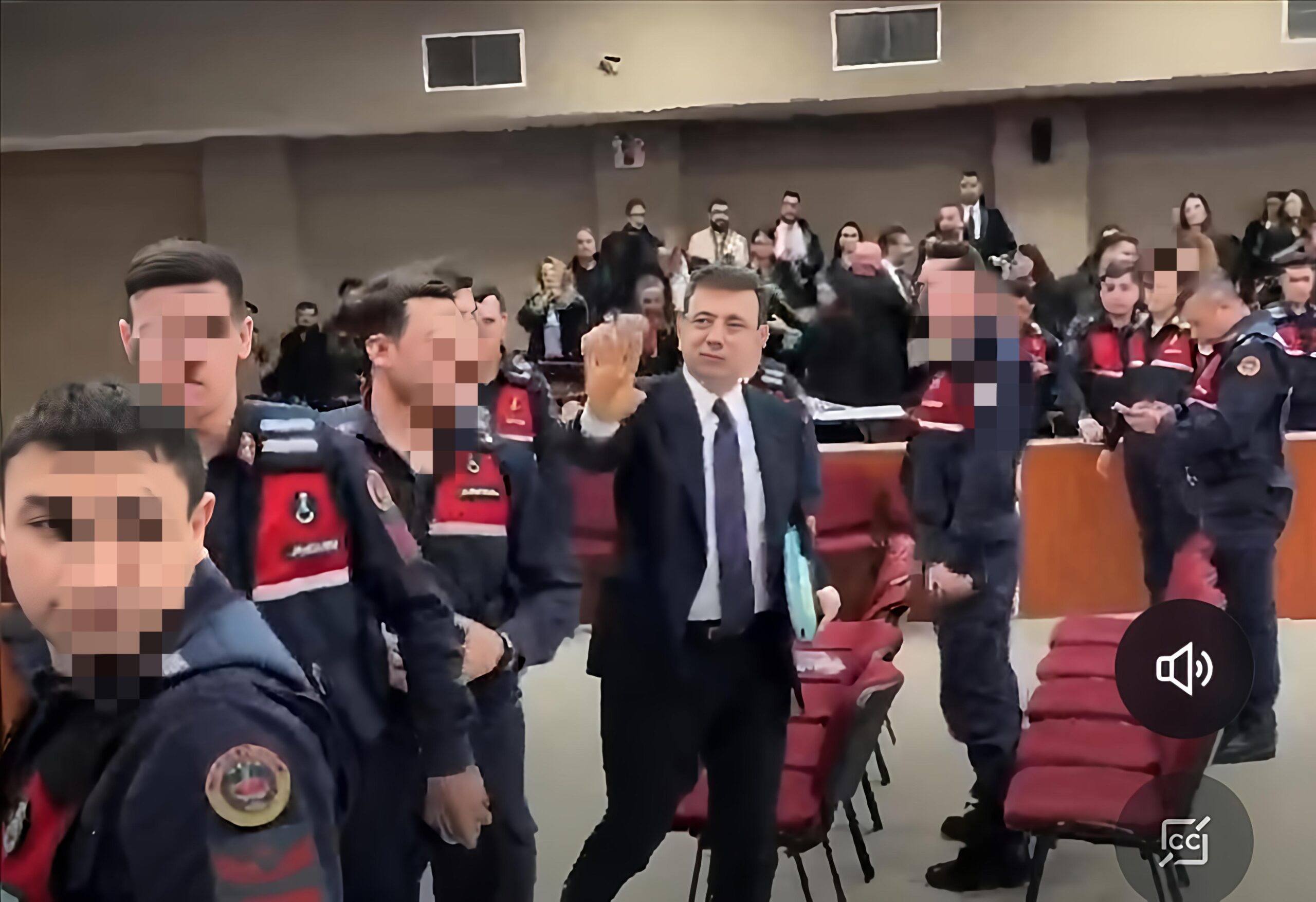 İmamoğlu Duruşmasında Hareketli Dakikalar: “Değişim” Vurgusu Öne Çıktı