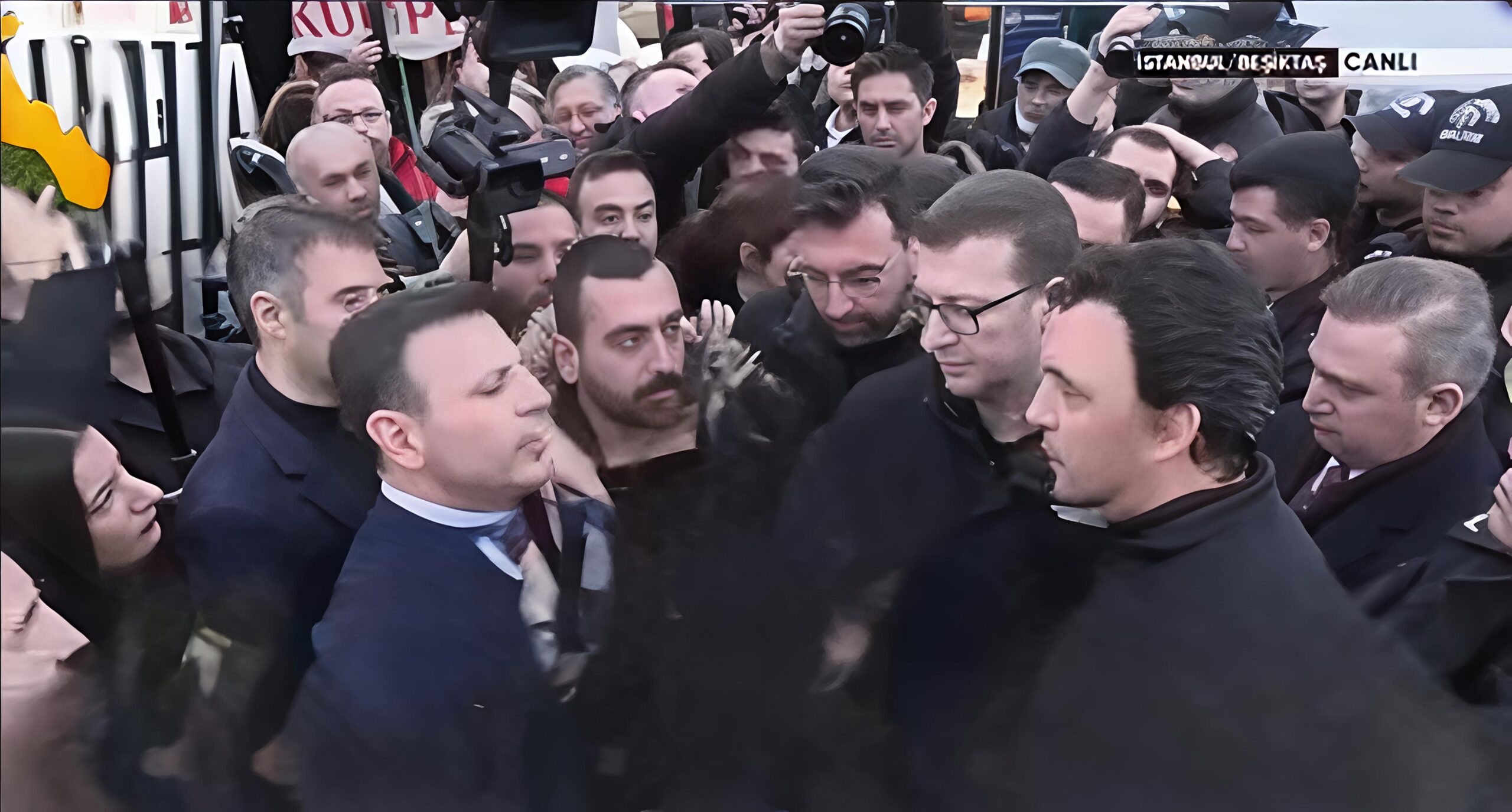 CHP İstanbul İl Başkanı Özgür Çelik’ten "Çifte Standart" Tepkisi: "Ona Yasal, Bana Yasak!"