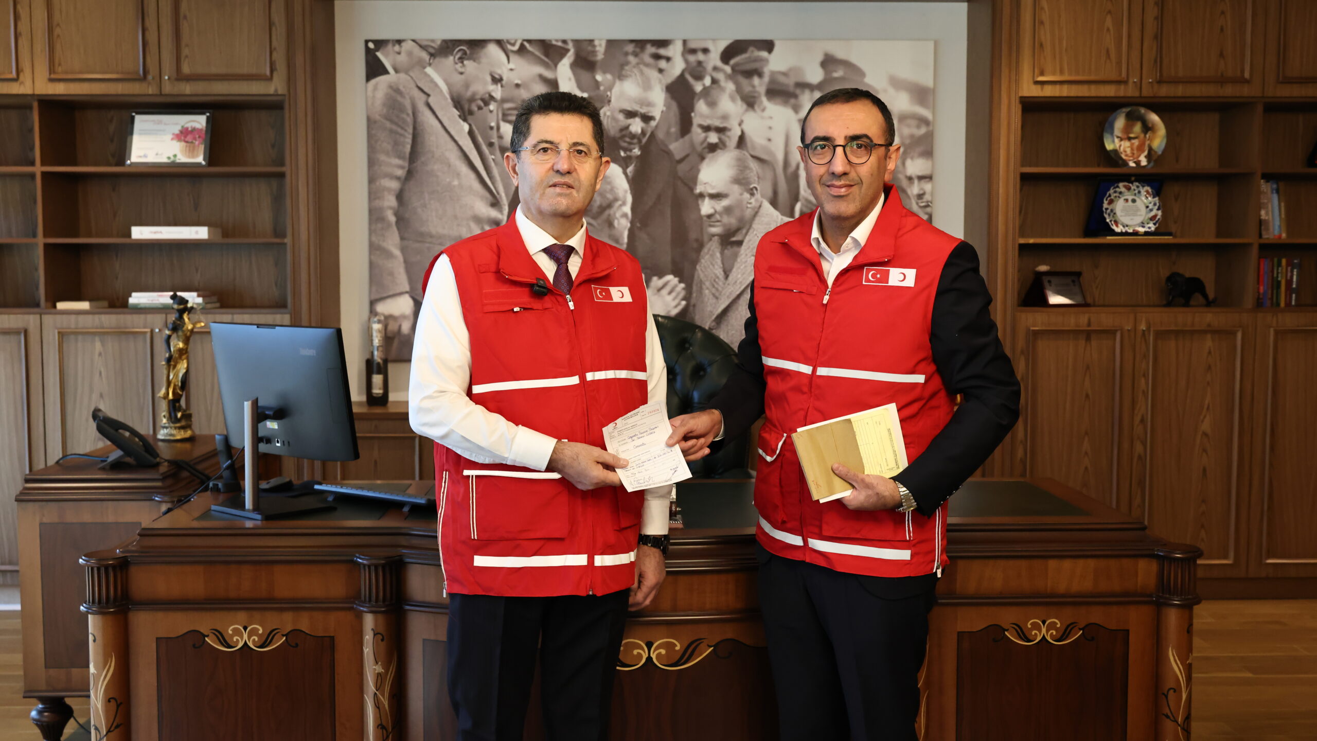 Başkan Orhan Çerkez ve Eşinden Gazze’ye Maaş Bağışı