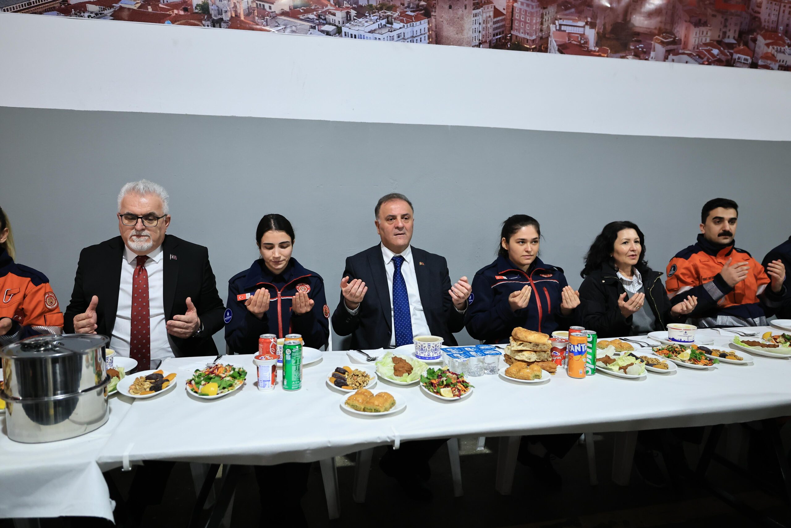 Nuri Aslan’dan İtfaiyecilere: “Siz Bu Şehrin Gerçek Kahramanlarısınız”