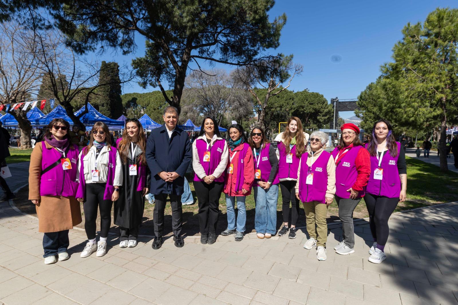 Kültürpark’ta 8 Mart Buluşması: Başkan Cemil Tugay Kadın Üreticilerle Bir Araya Geldi