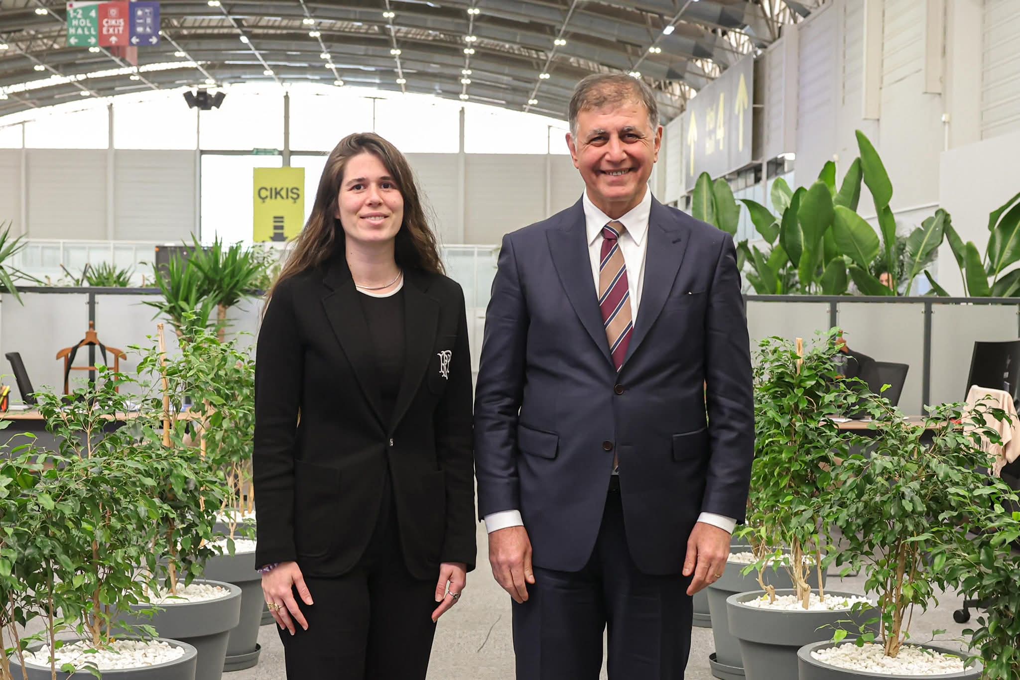 TÜRKİYE’DE BİR İLK: ÇEŞME’DE “KİRALIK SOSYAL KONUT” DEVRİ BAŞLIYOR!