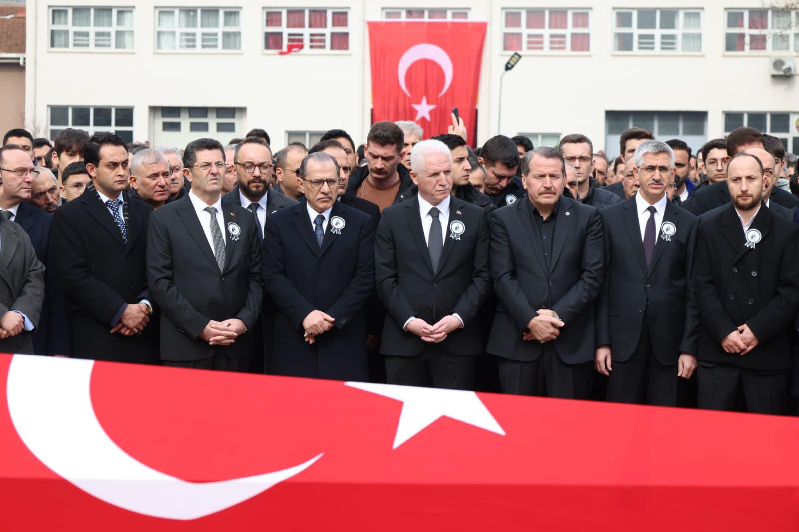 Çekmeköy’de Hayatını Kaybeden Öğretmen Fatma Nur Özçelik Gözyaşlarıyla Uğurlandı