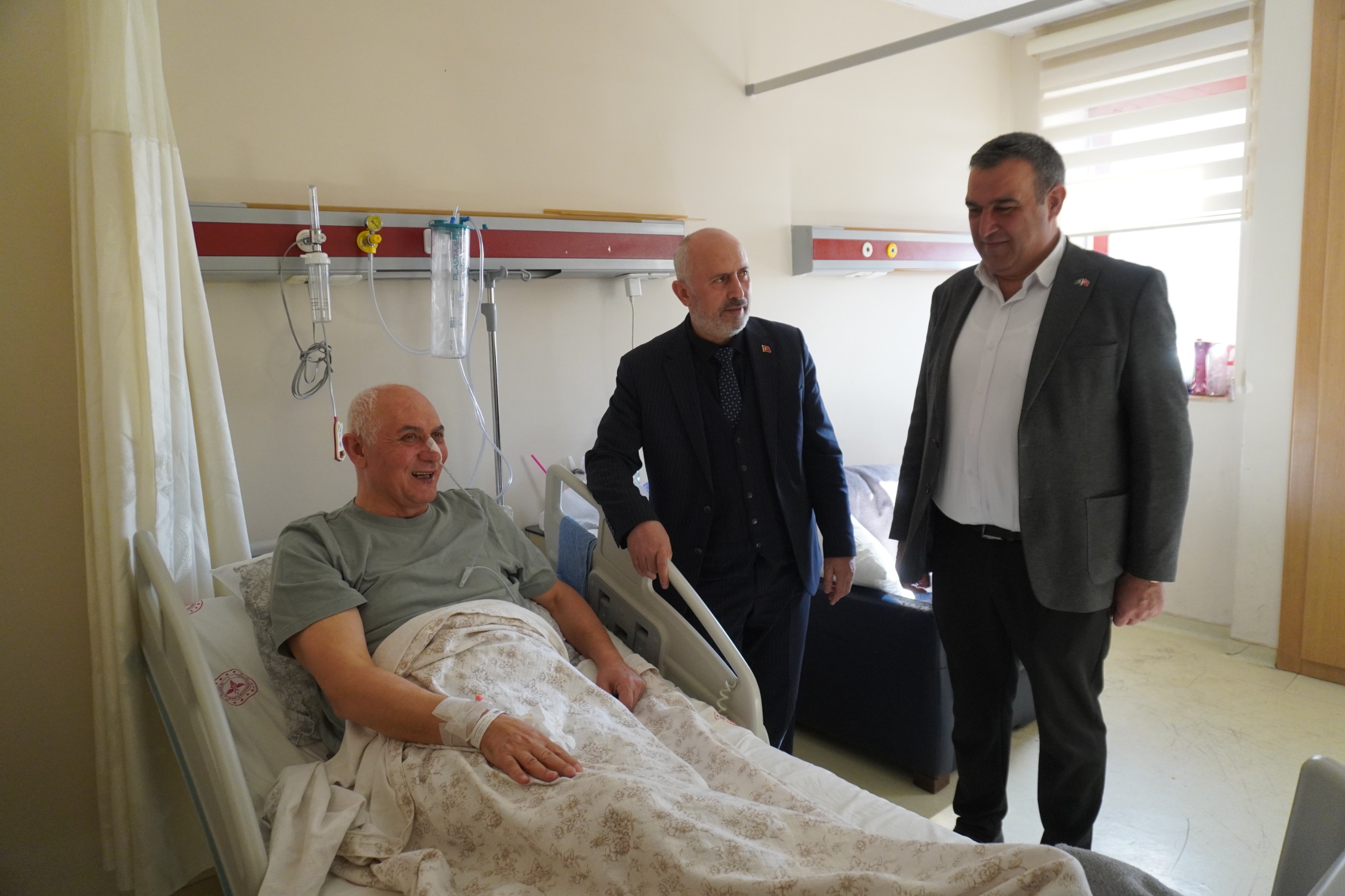 CHP’li Narsap ve Muhtarlardan Anlamlı Ziyaret: Hasgül Kaya’ya Geçmiş Olsun Mesajı