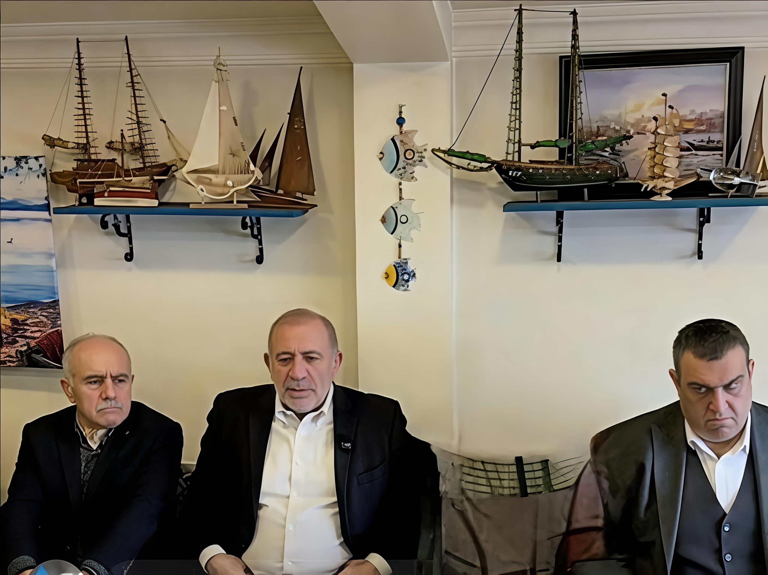 Gürsel Tekin’den Korkutan Uyarı: "Evlerde Canlı Bombalarla Yaşıyoruz!"