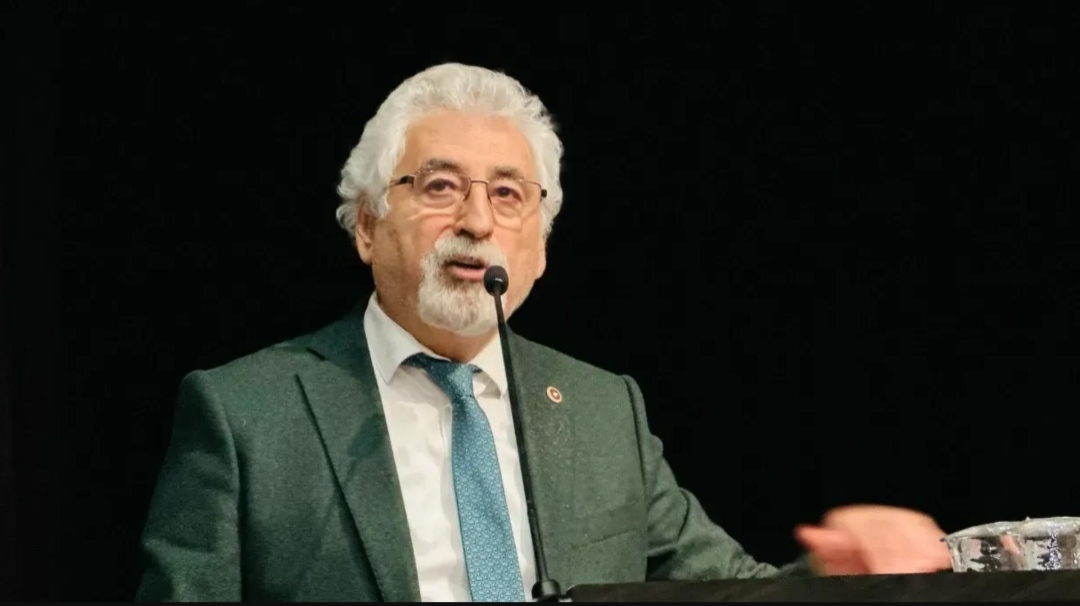 Eski CHP’li vekil Mehmet Tüm’den Özgür Özel’in Arınç ziyaretine sert tepki