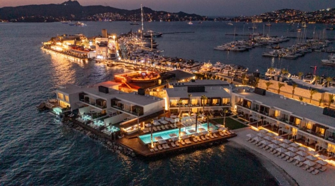 Yalıkavak Marina’da Gece Yarısı Tekne Yangını: Alevler Kısa Sürede Kontrol Altına Alındı