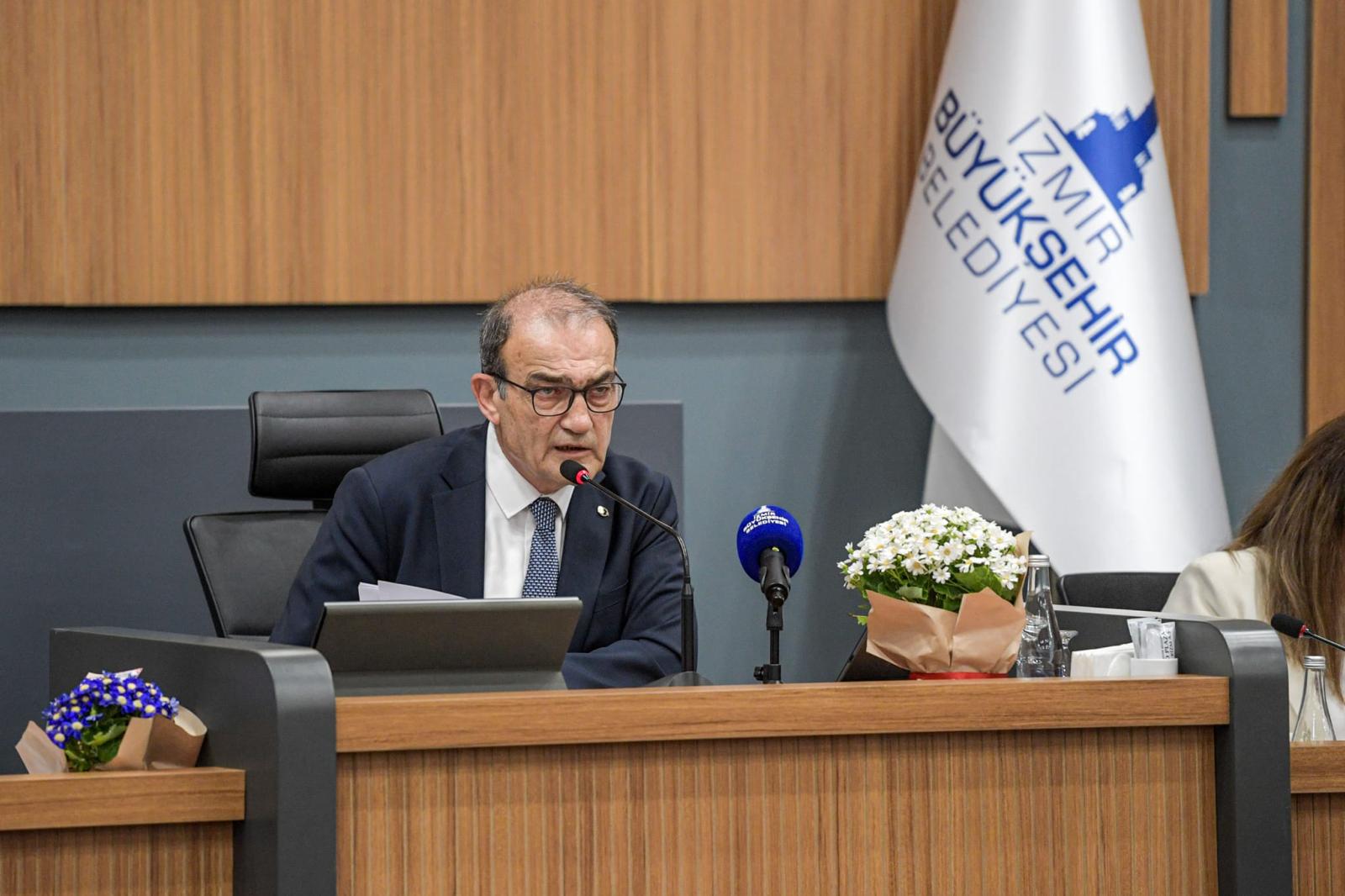 İzmir Büyükşehir Meclisi’nde Okul Saldırıları Gündemi: Ortak Tepki ve Saygı Duruşu