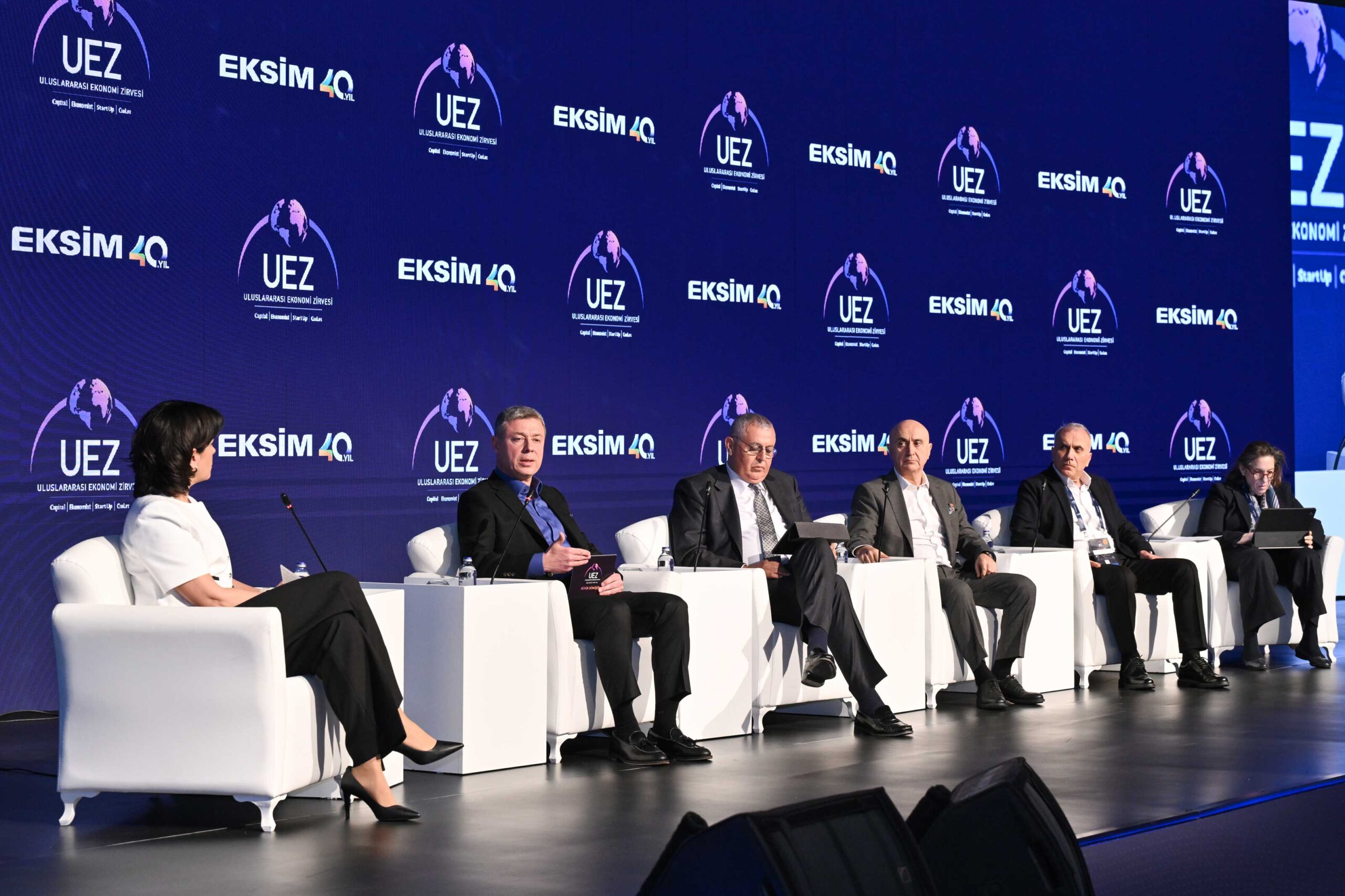 EKONOMİ DEVLERİNDEN ‘BÜYÜK DÖNÜŞÜM’ ÇIKARTMASI: UEZ 2026’DA GELECEĞİN PUSULASI ÇİZİLDİ!