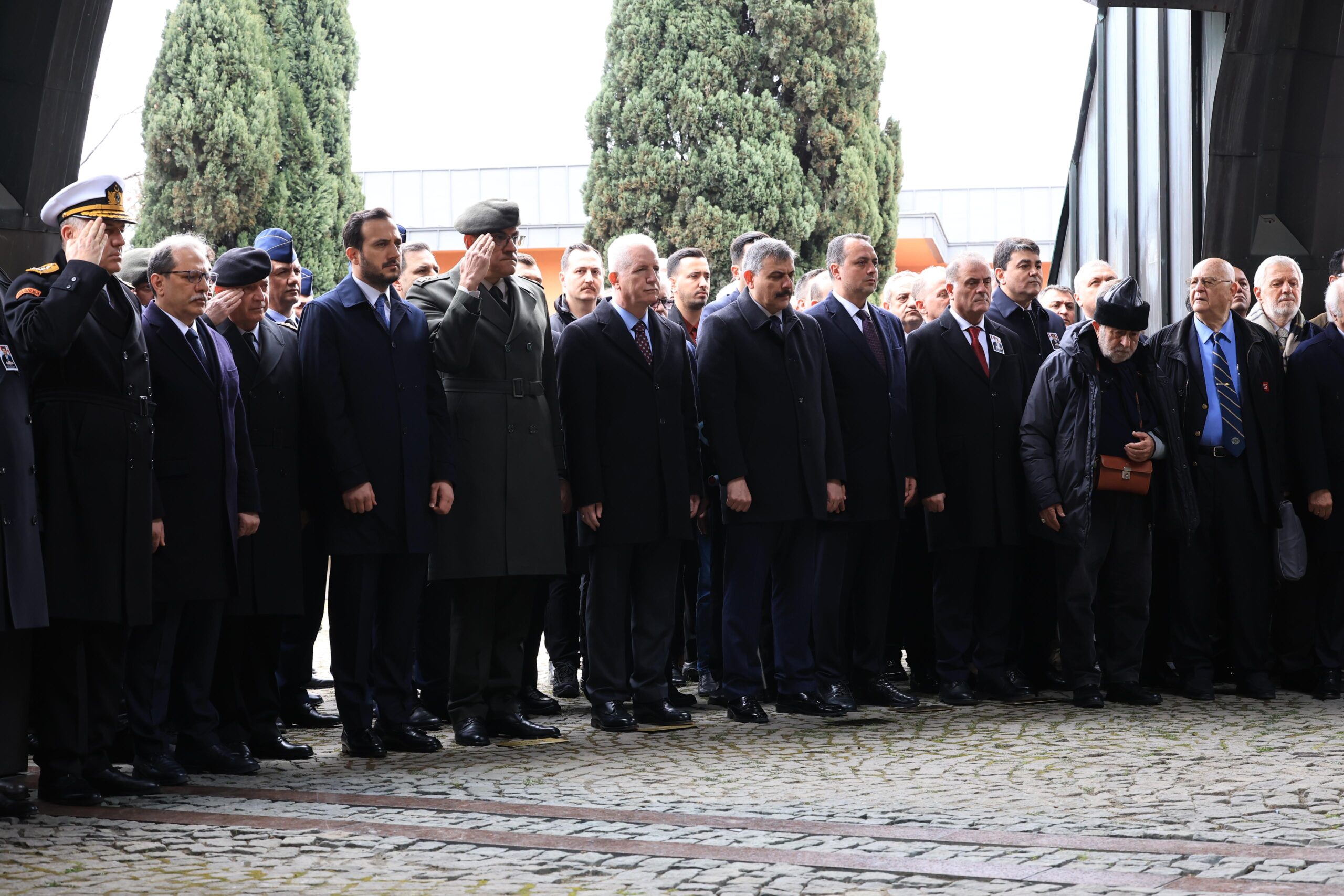 TÜRKİYE "SİVİLLEŞME VE DEĞİŞİMİN" MİMARINI ANDI: TURGUT ÖZAL KABRİ BAŞINDA YAD EDİLDİ!