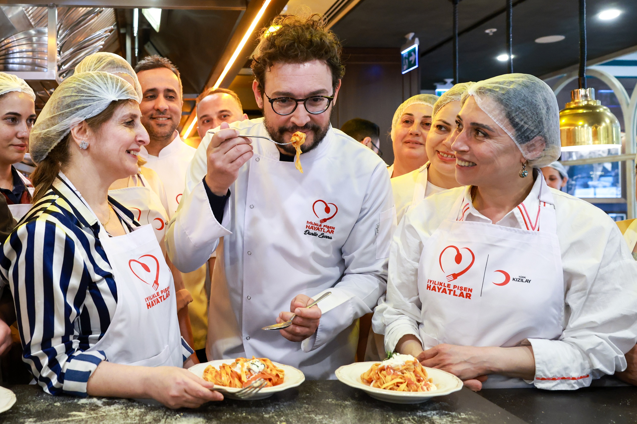 İyilikle Pişen Hayatlar: Depremzede Kadınlar Danilo Şef ile Mutfakta Umut Tazeledi
