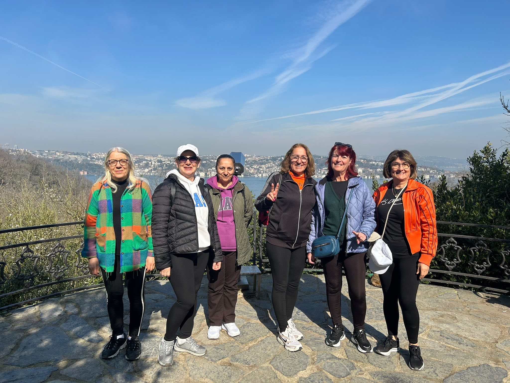 ATAŞEHİR’İN KADINLARI BAHARI HIDİV KASRI’NDA KARŞILADI: 78 KADIN DOĞA İÇİN YÜRÜDÜ