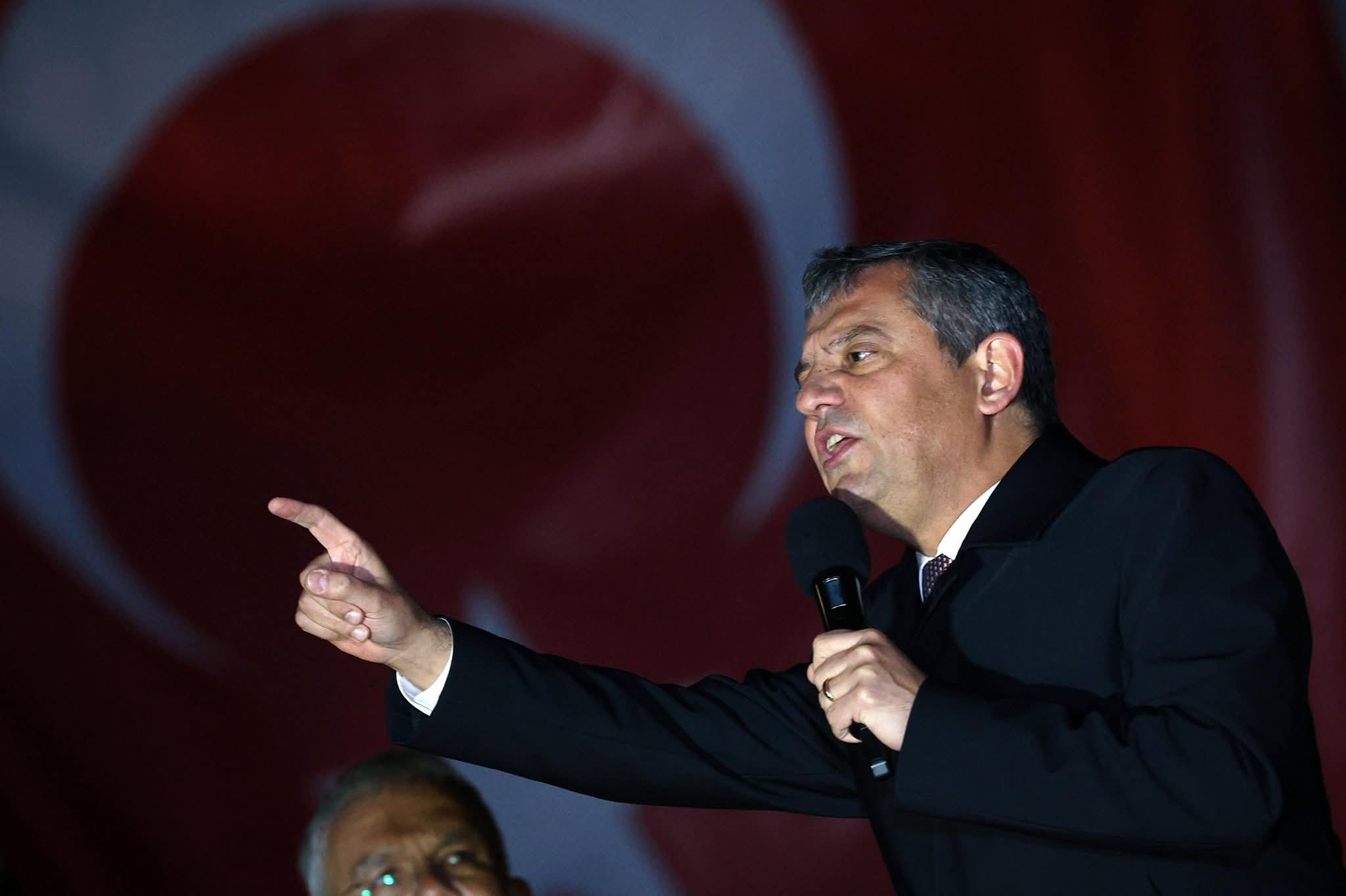 CHP LİDERİ ÖZGÜR ÖZEL BURSA’DAN İKTİDARA VE TÜİK’E YÜKLENDİ: “SOKAĞIN ENFLASYONU BAŞKA, TÜİK’İN KAFASI BAŞKA!”