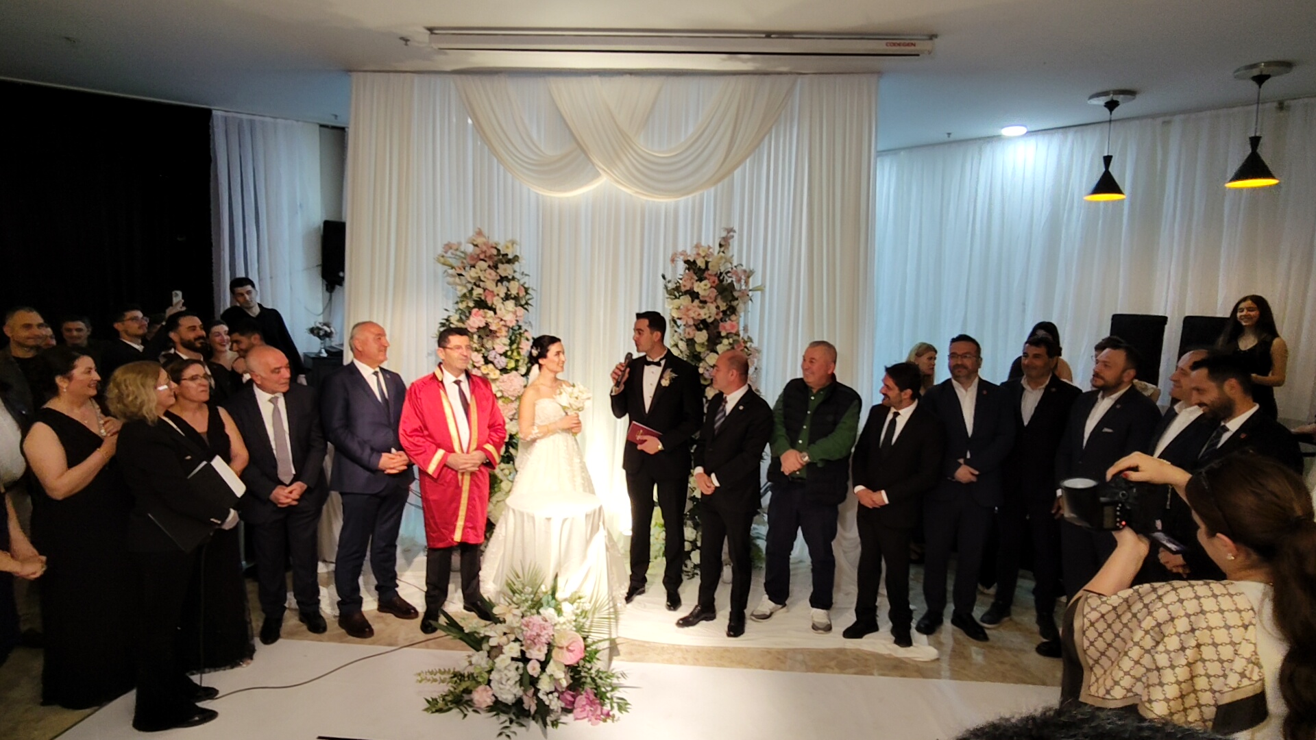 Çekmeköy’de Unutulmaz Düğün: Genç Çiftin Mutluluğu Geceye Damga Vurdu