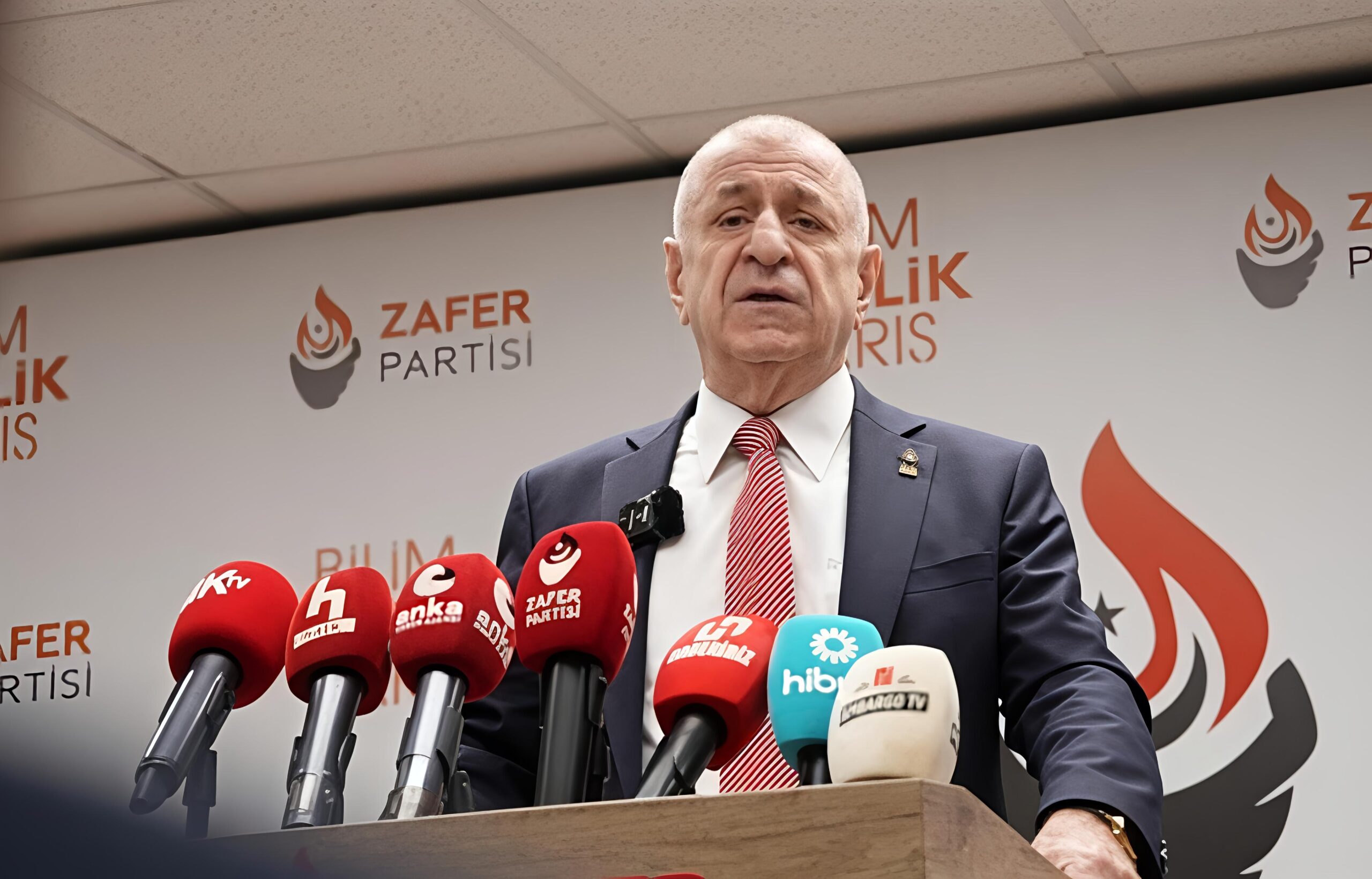 Siyasette Fay Hattı Kırılıyor: Özdağ’dan ‘Atatürk’te Birleşin’ Çıkışı!”