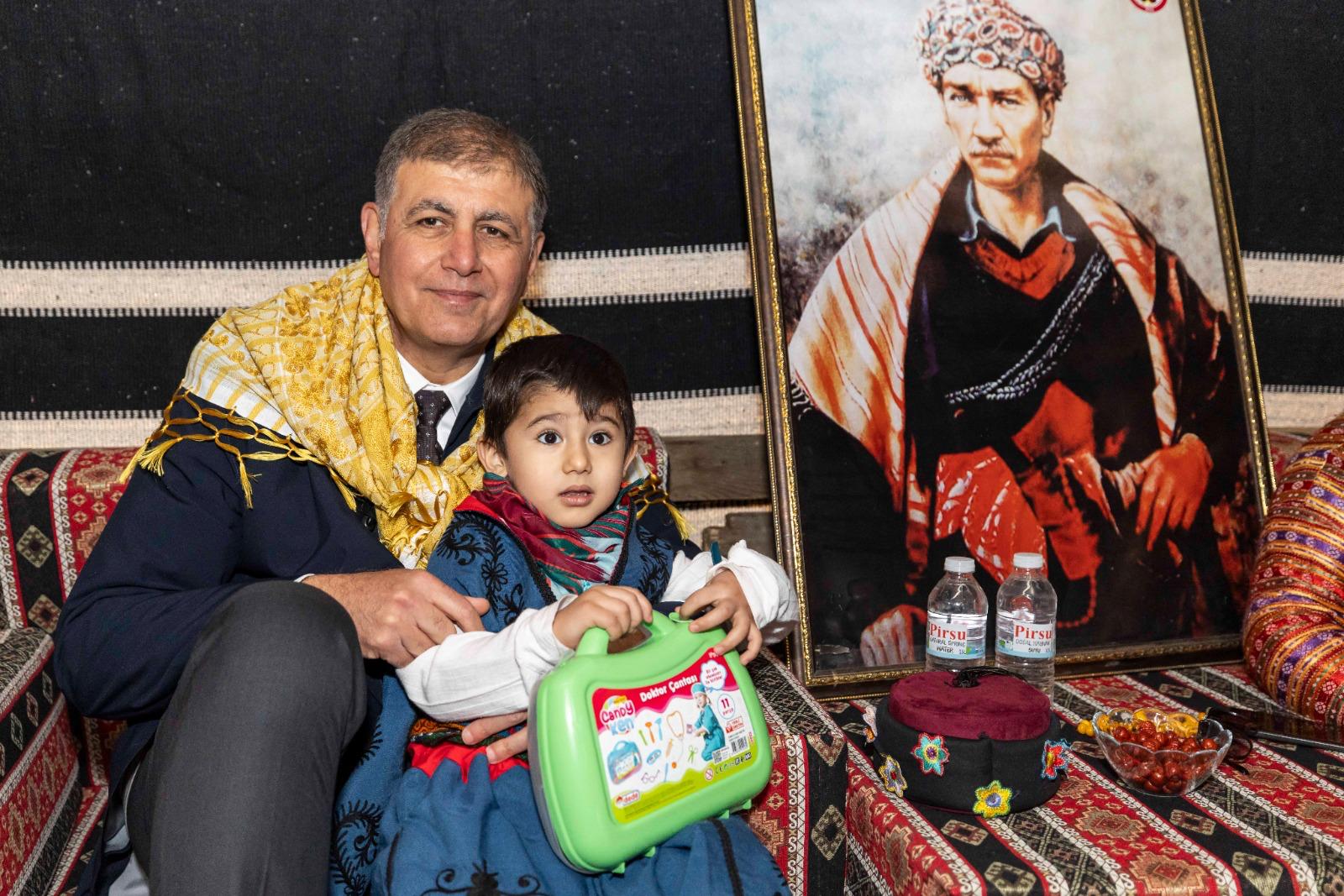 İZMİR’DE YÖRÜK ŞÖLENİ COŞKUSU: BAŞKAN Cemil Tugay’DAN “KÖKLERİMİZE SAHİP ÇIKALIM” MESAJI