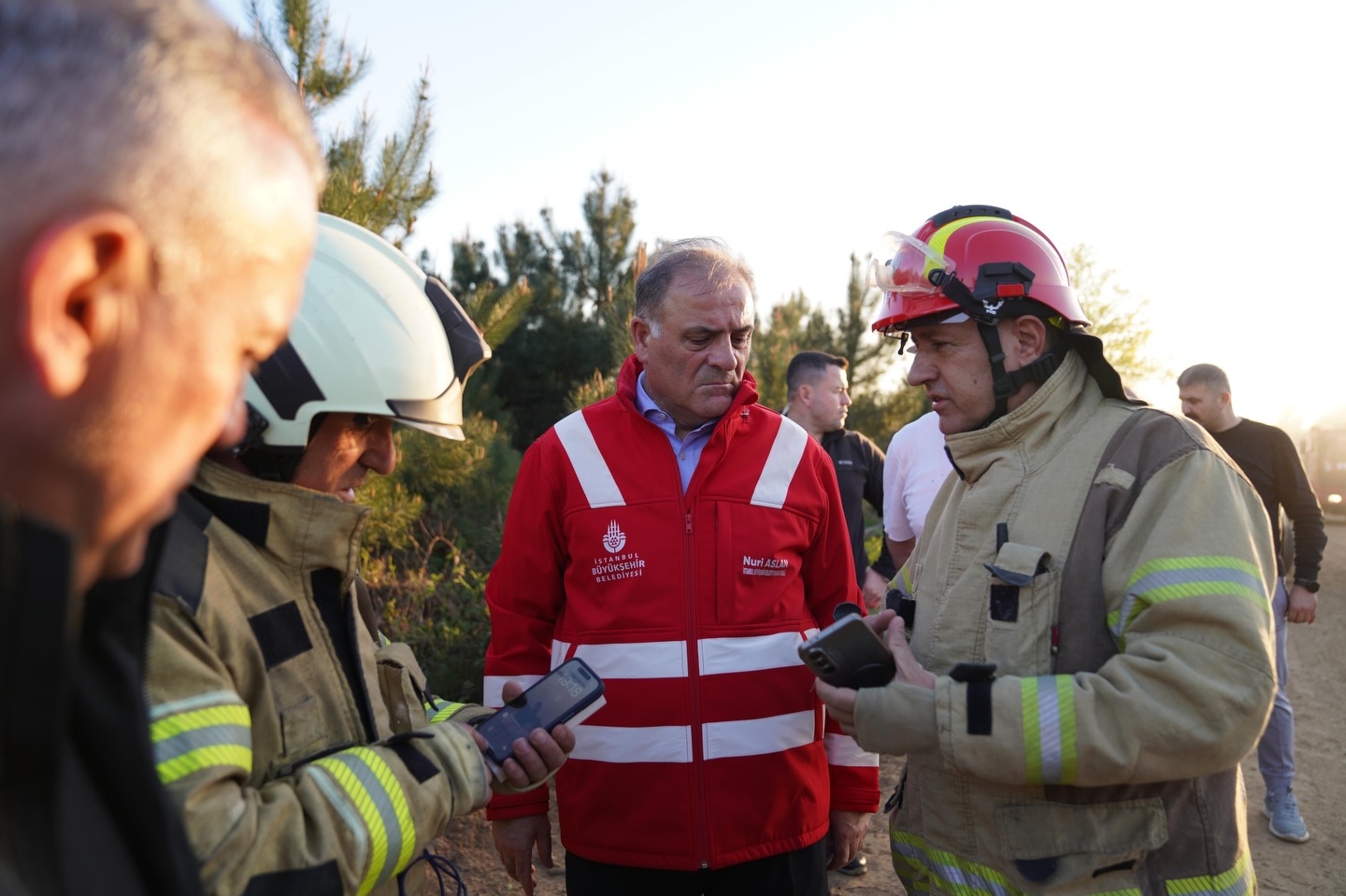 Beykoz Karakiraz’da Orman Yangını: Ekipler Gece Boyunca Alevlerle Mücadele Etti
