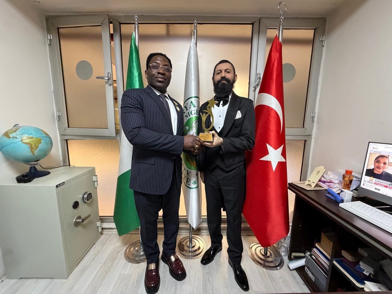 Akif Manaf’a “Nijerya-Türkiye Dostluk ve Barış Ödülü”