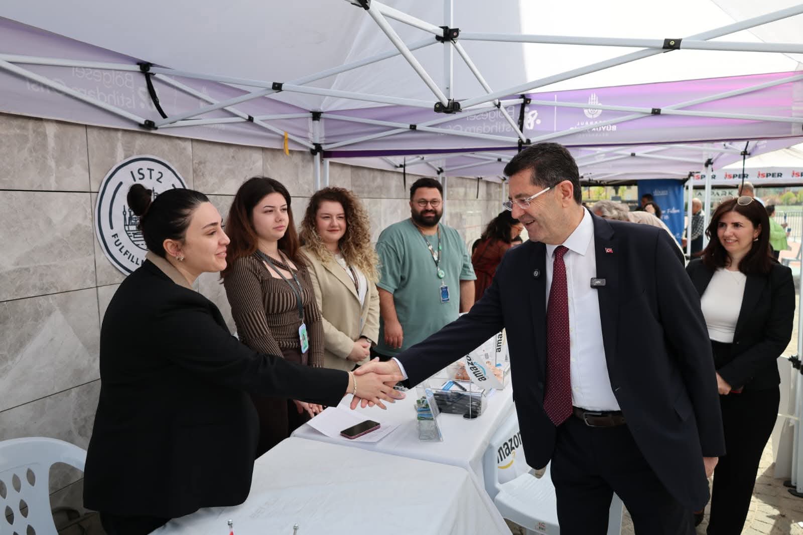 Çekmeköy Kent Park’ta İstihdam Buluşması: Başkan Orhan Çerkez Standları Tek Tek Ziyaret Etti