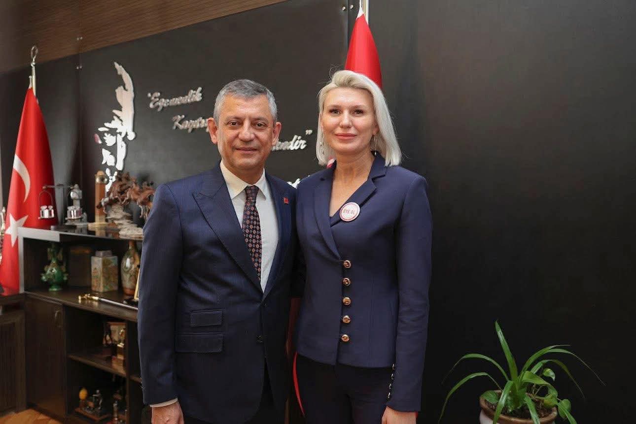 Targaryen Karakterine Benzetilen Bilecik Belediye Başkanı Melek Mızrak Subaşı’ndan Özgür Özel’e Destek