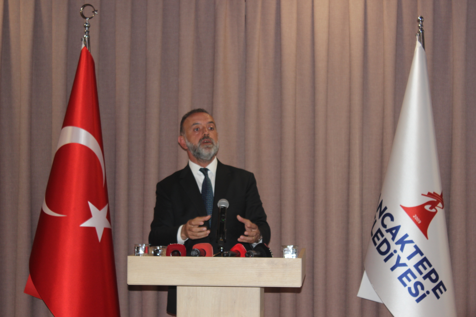 Sancaktepe’de “Anıt” Krizi Büyüyor: Başkan Alper Yeğin’den Çok Sert Açıklamalar! “Sökün Dedim, Yıkmışlar”