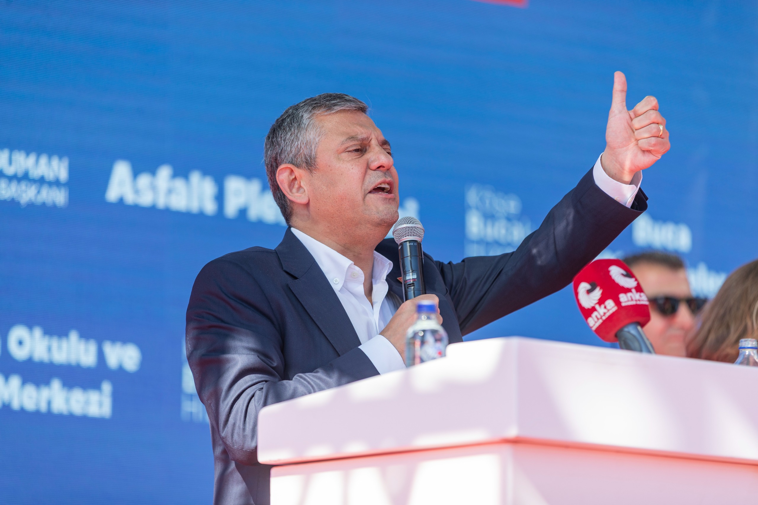 Özgür Özel ve Cemil Tugay’dan İzmir’de Güçlü Mesaj: “Engellemelere Rağmen Hizmete Devam”