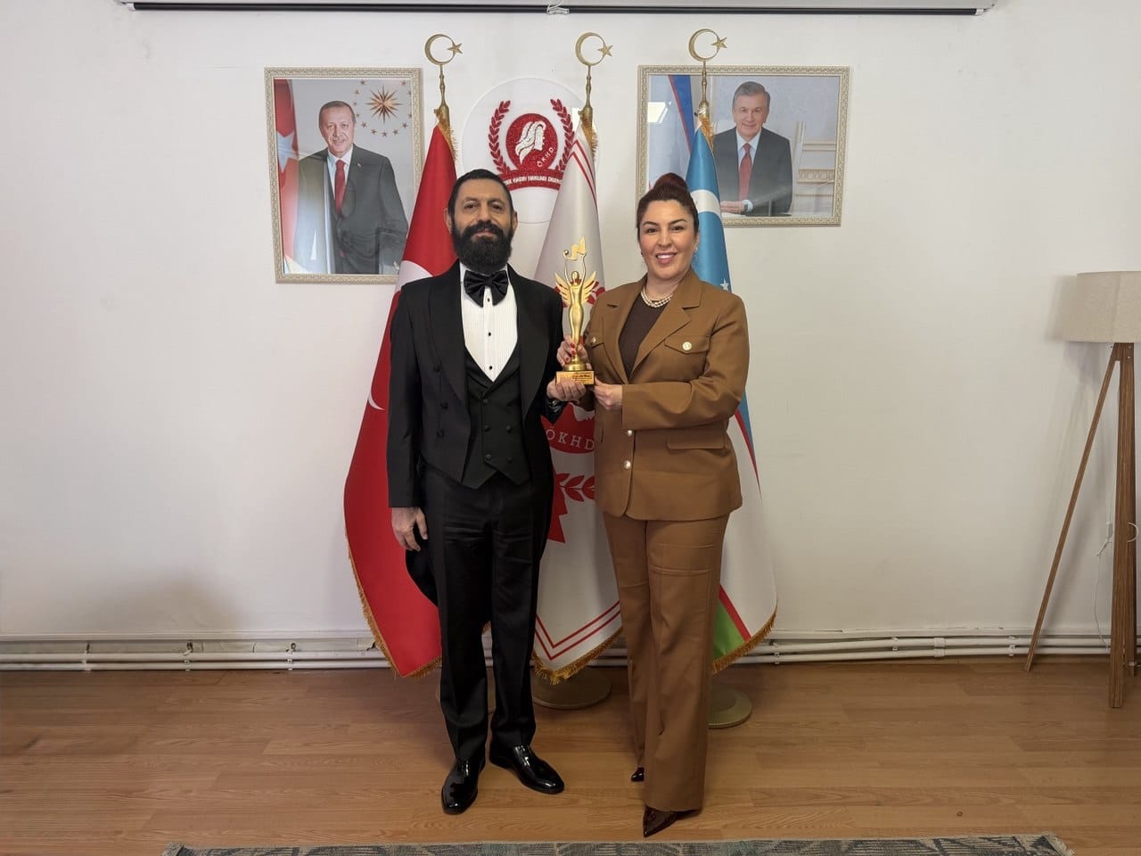 Özbek Kadın Hakları Derneği’nden Akif Manaf’a Anlamlı Ödül: “Kadın ve Barış Ödülü”