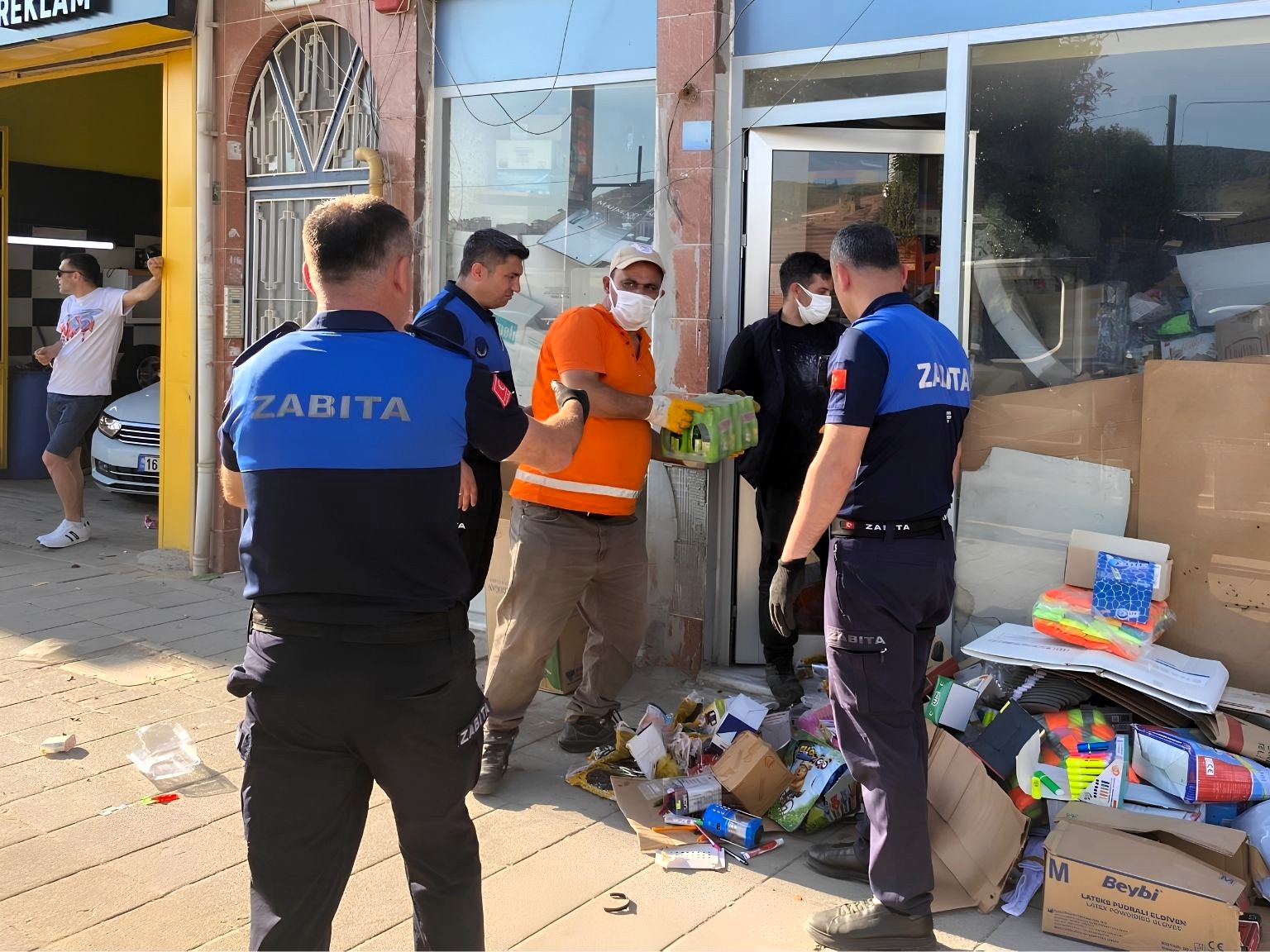 Gemlik’te sağlıksız gıda deposuna denetim: Ürünler imha edildi