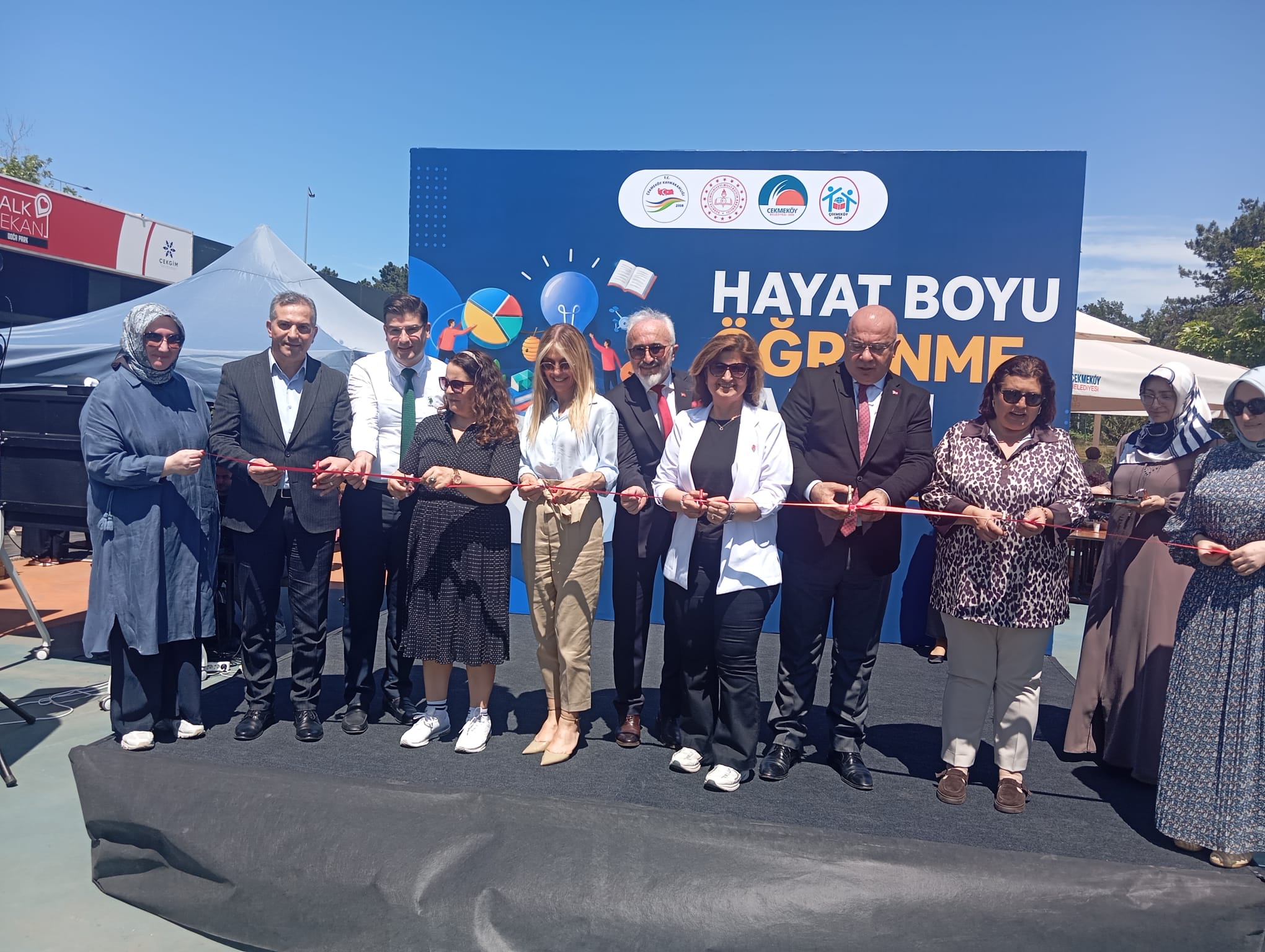 Çekmeköy Halk Eğitimi Merkezi Yıl Sonu Sergisi Göz Kamaştırdı!