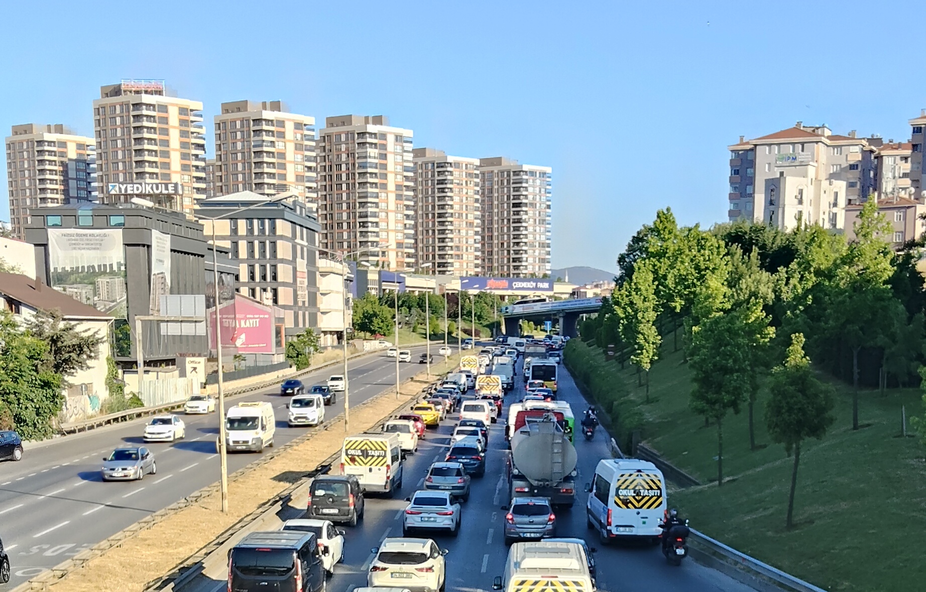 ÇEKMEKÖY-ŞİLE OTOYOLUNDA TRAFİK ALARMI: HIZLI YAPILAŞMA ULAŞIMI KİLİTLEDİ!