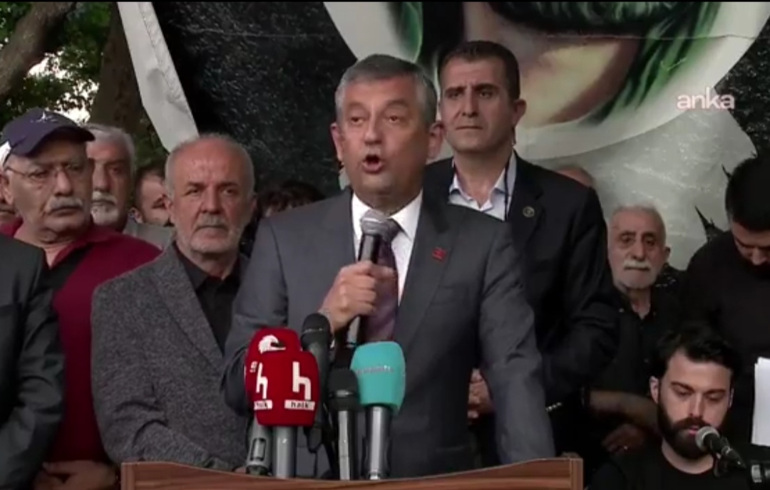 Özgür Özel Garip Dede Türbesi'nden Seslendi: “Cami Ne Kadar İbadethaneyse, Cemevi de O Kadar İbadethanedir”