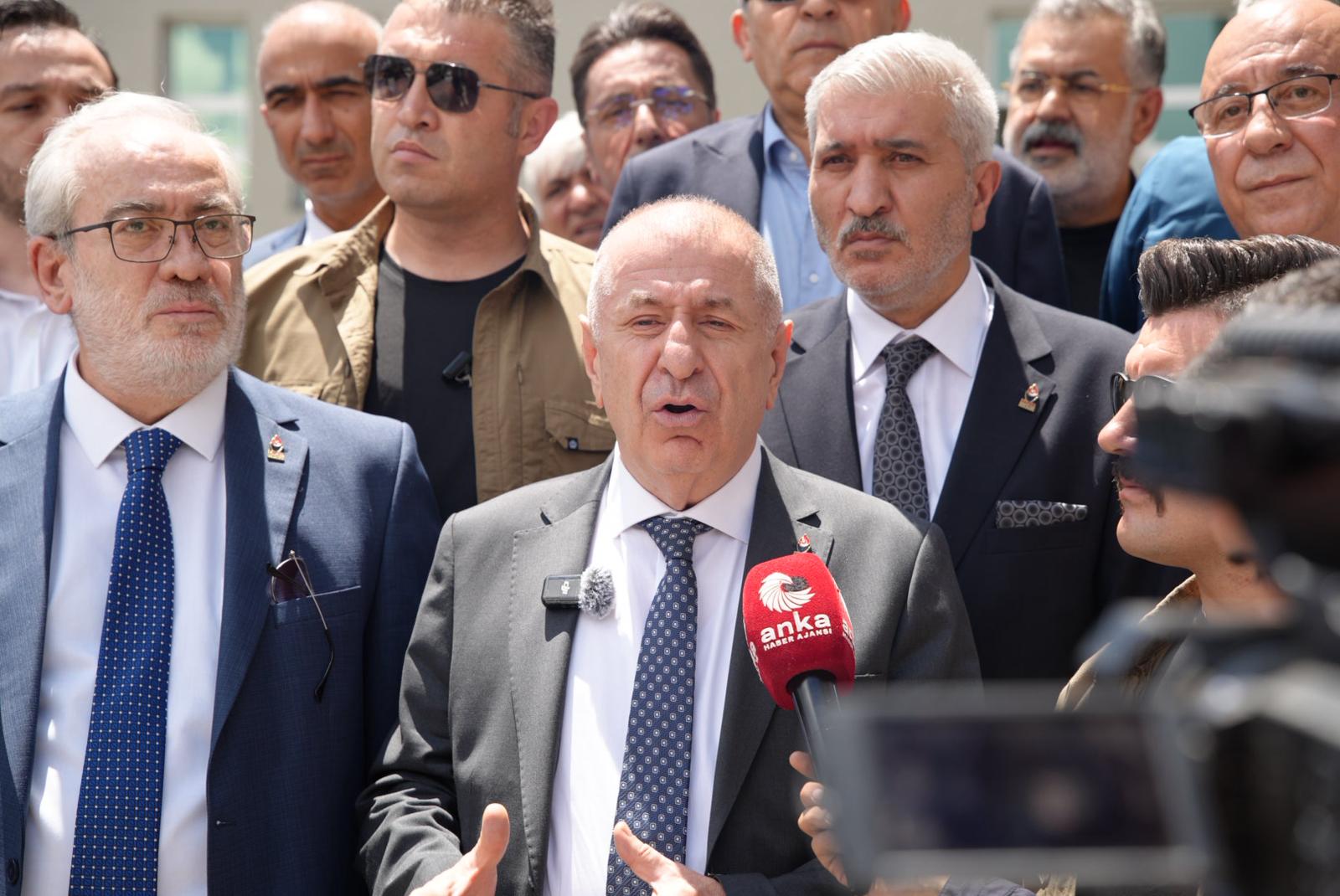 ZAFER PARTİSİ LİDERİ ÜMİT ÖZDAĞ’DAN MAHKEME ÇIKIŞI SALVO: “BU BANA DEĞİL, TÜRKİYE CUMHURİYETİ’NE VERİLMİŞ BİR CEZADIR!”