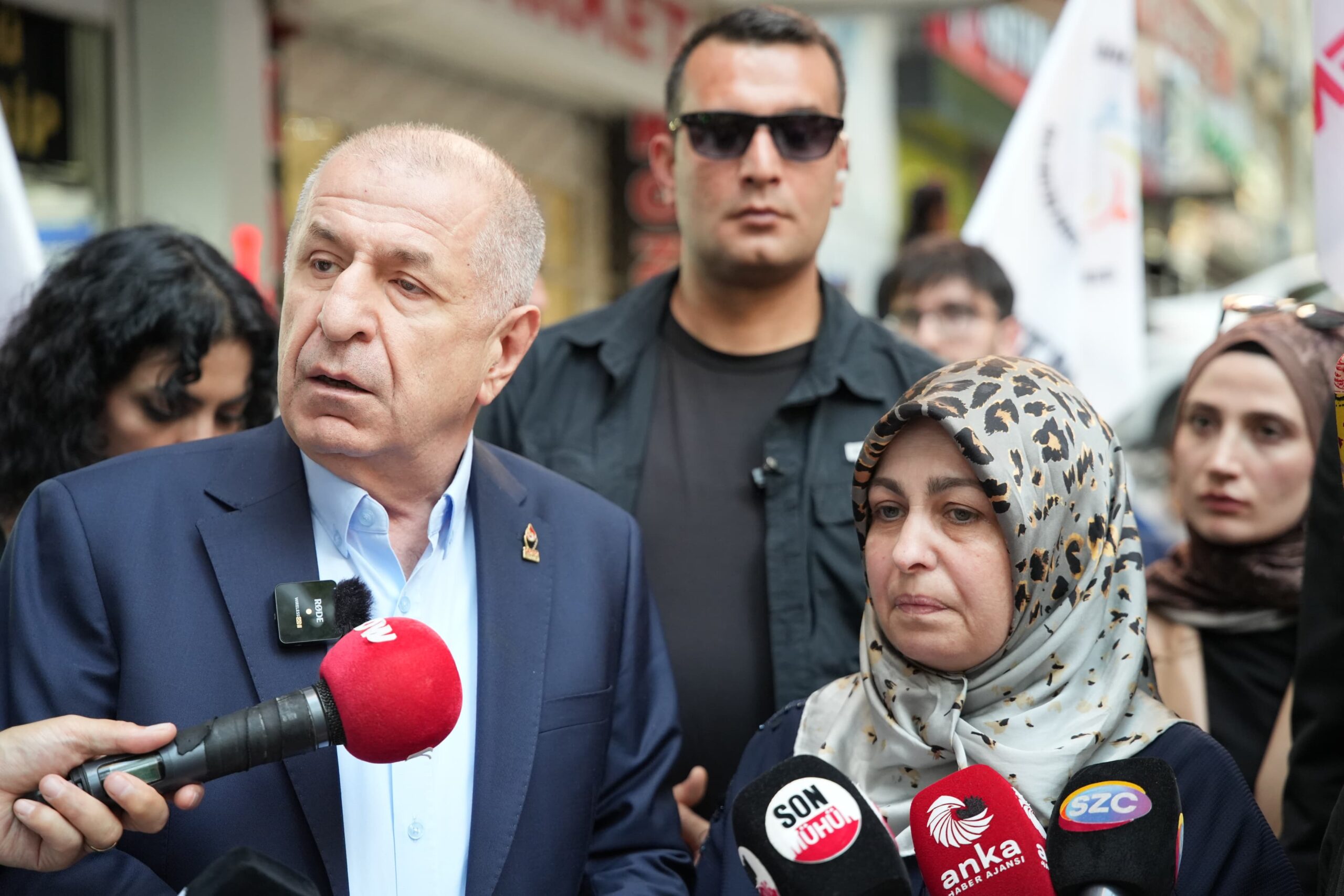 Ümit Özdağ’dan Öğretmenlere Destek: “Cumhuriyet Öğretmenlerin Omuzunda Yükseldi”