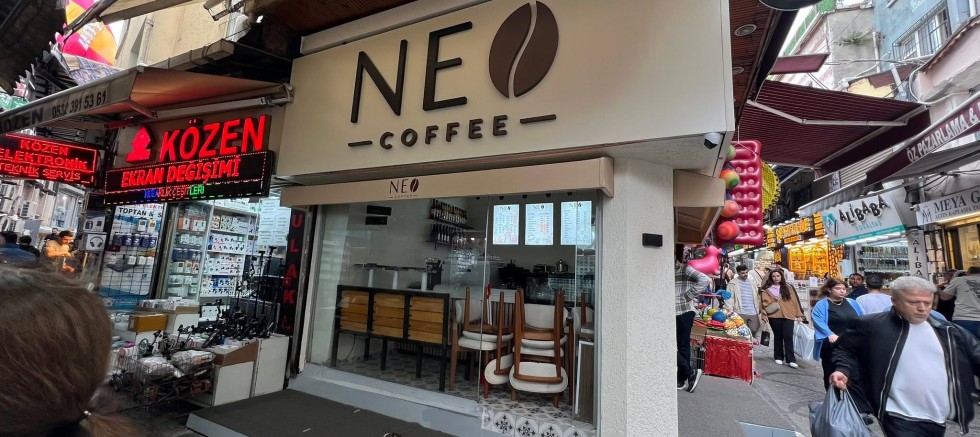 Tahtakale’de Kahve Keyfinin Yeni Adresi: NEO Coffee Kapılarını Açtı