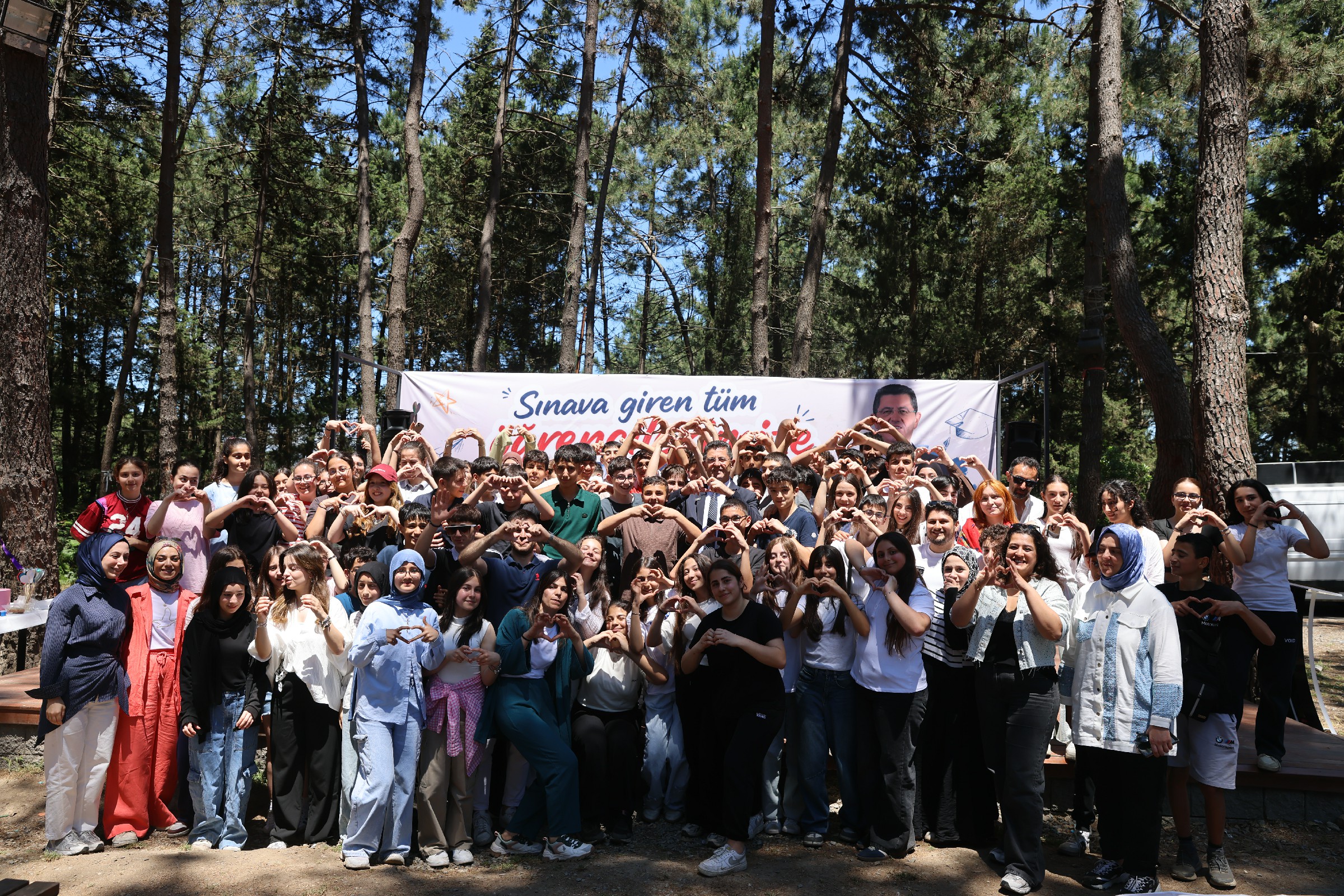 Çekmeköy Akademi LGS'de Büyük Başarı! 4 Öğrenci Yüzde 1'lik Dilime Girdi