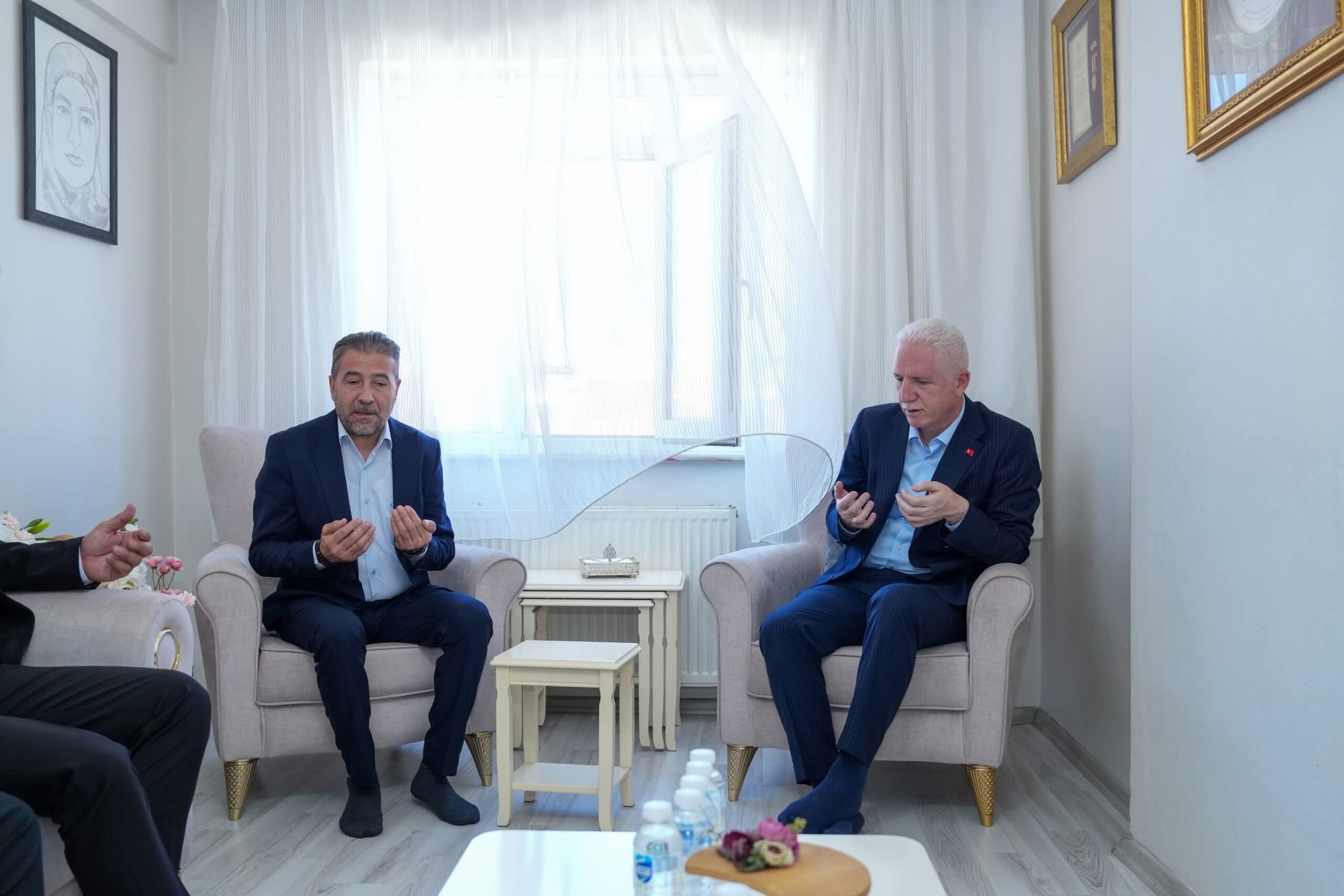 Vali Davut Gül'den 15 Temmuz Şehidi Türkan Türkmen Tekin'in Ailesine Anlamlı Ziyaret