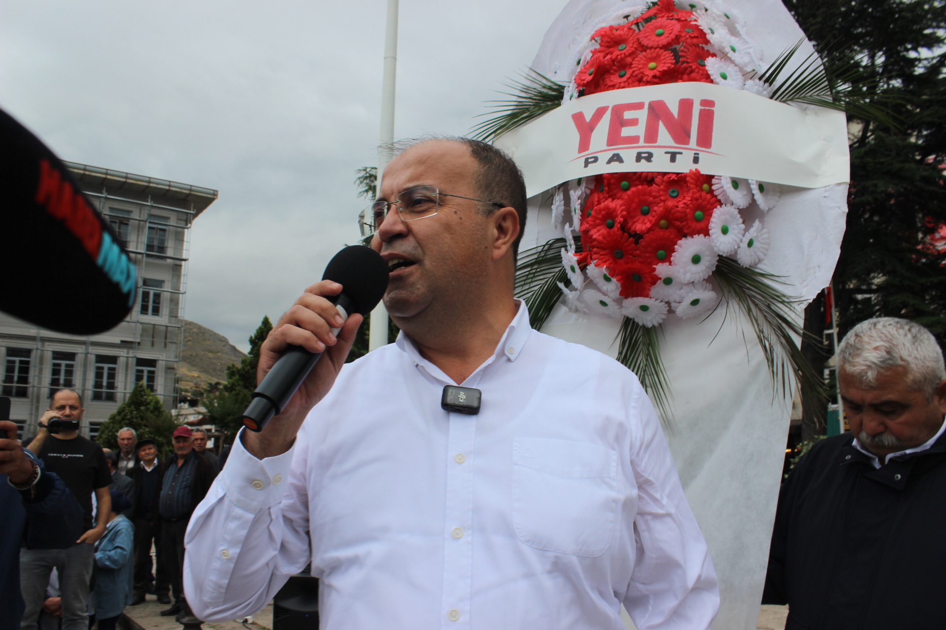 Tokat'ta Yeni Parti'ye Coşkulu Geçiş: Vatandaşlar Eşliğinde İl Binasına Yürüdüler
