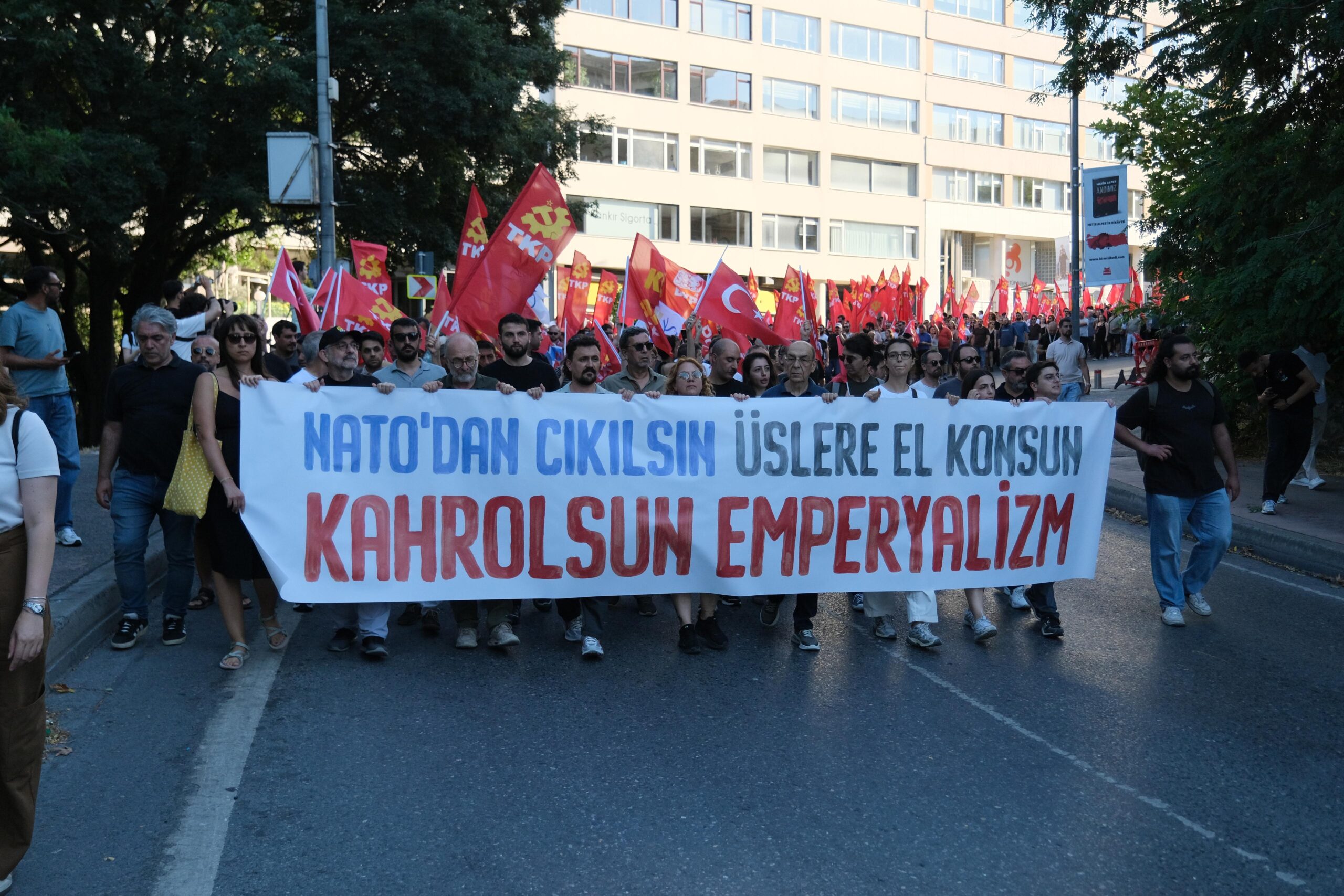 Türkiye Genelinde Dev NATO Protestosu: 6 İlde Binler Sokağa Döktü, Ankara’da 100’den Fazla Gözaltı!
