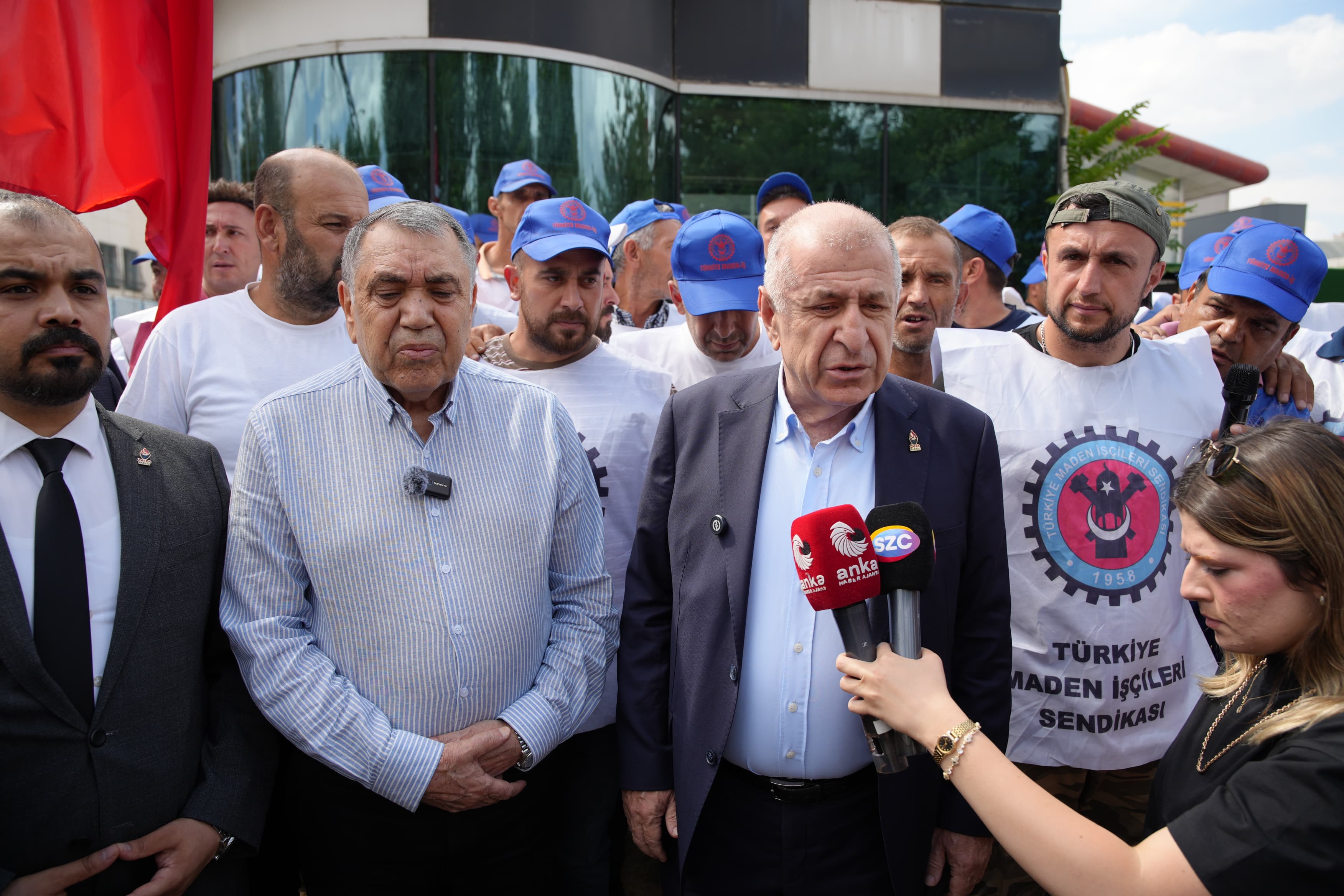 Ümit Özdağ’dan Maden İşçileri İçin Sert Çağrı: “Sayın Bakan, Bu Şirket Mi Daha Güçlü, Bakanlığınız Mı?”