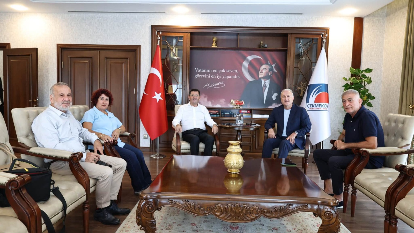 Çekmeköy Belediyesi’nde Atatürk Fotoğrafı Tartışması: Kaldırılmadı, Değiştirildi