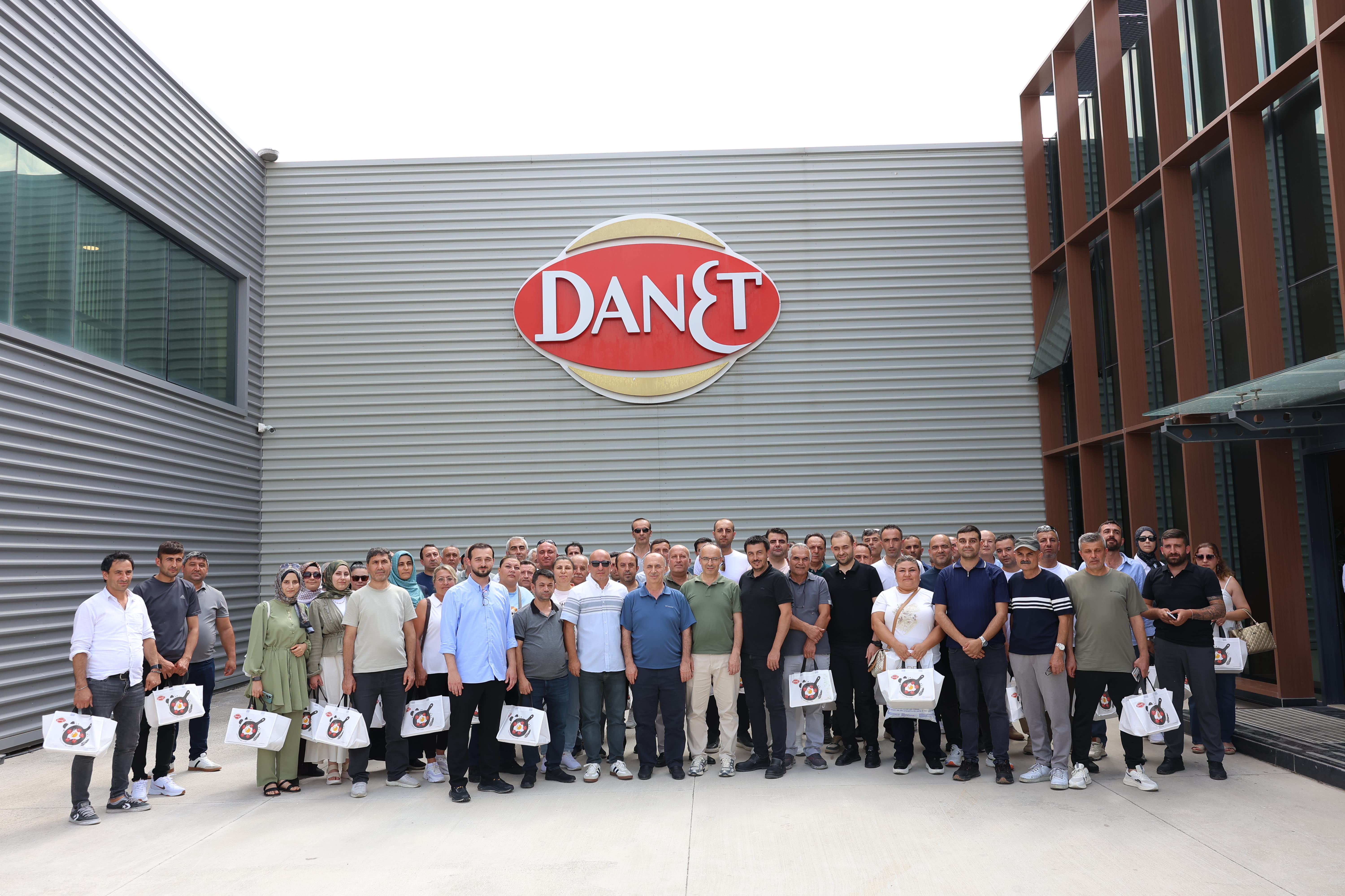 Danet’ten Yunus Market Ekibine Üretim Tesisi Turu! Geleneksel Lezzetlerin Sırrı Yerinde İncelendi
