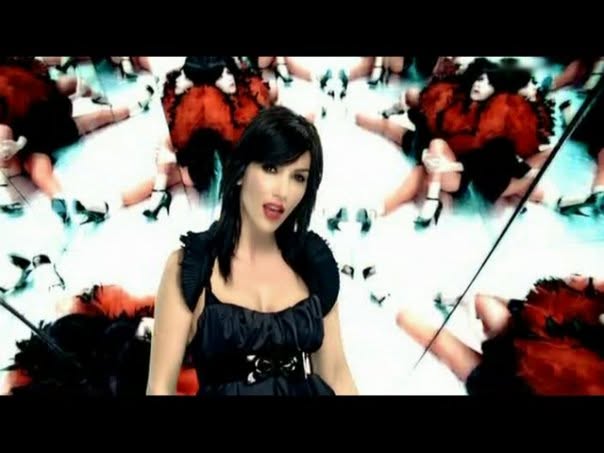 Hande Yener Modada Avrupa’ya Açılıyor! STAR Gene Avrupa Genelinde Online Satışta