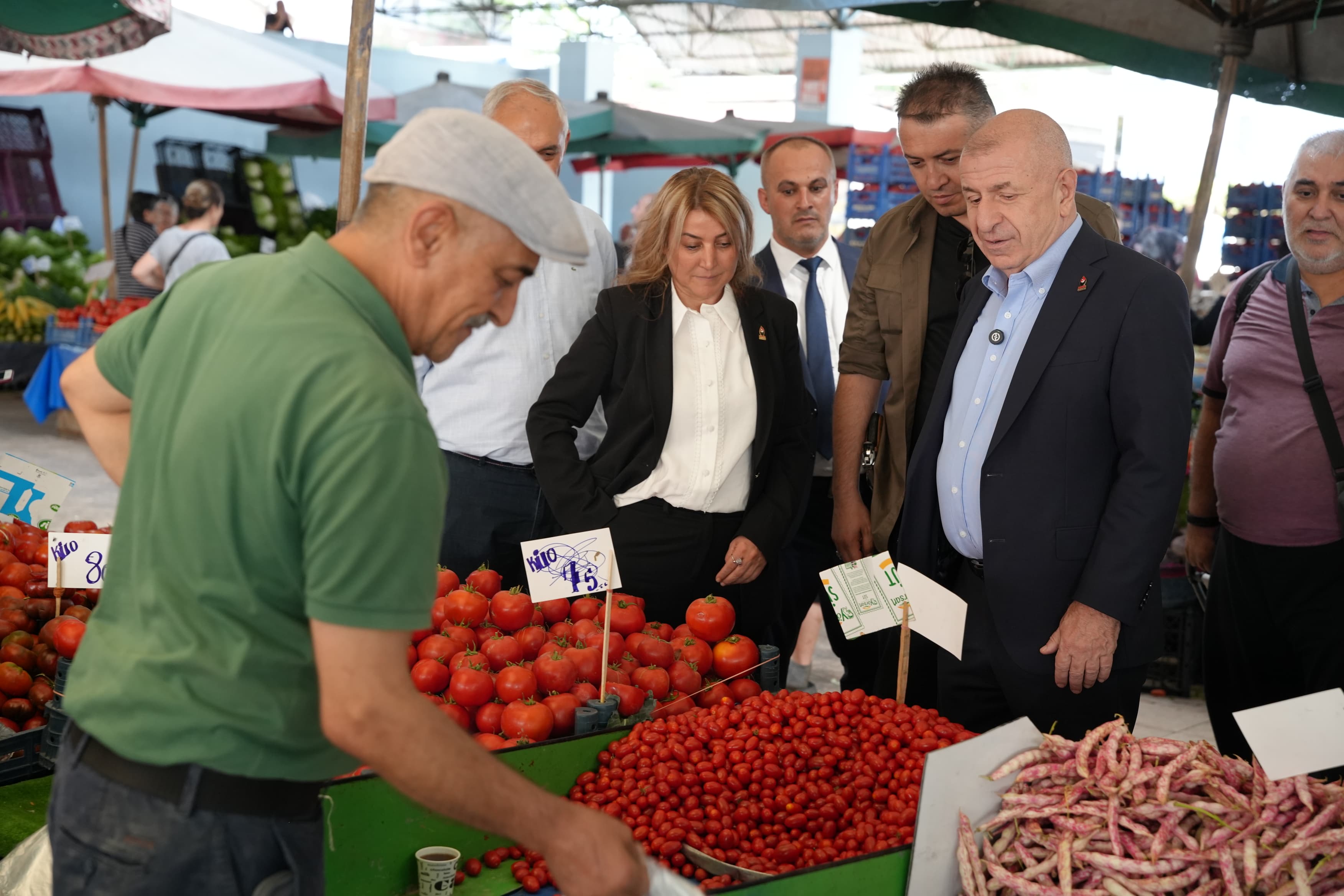 Ümit Özdağ Dikmen Pazarı’nda Esnaf ve Vatandaşlarla Buluştu