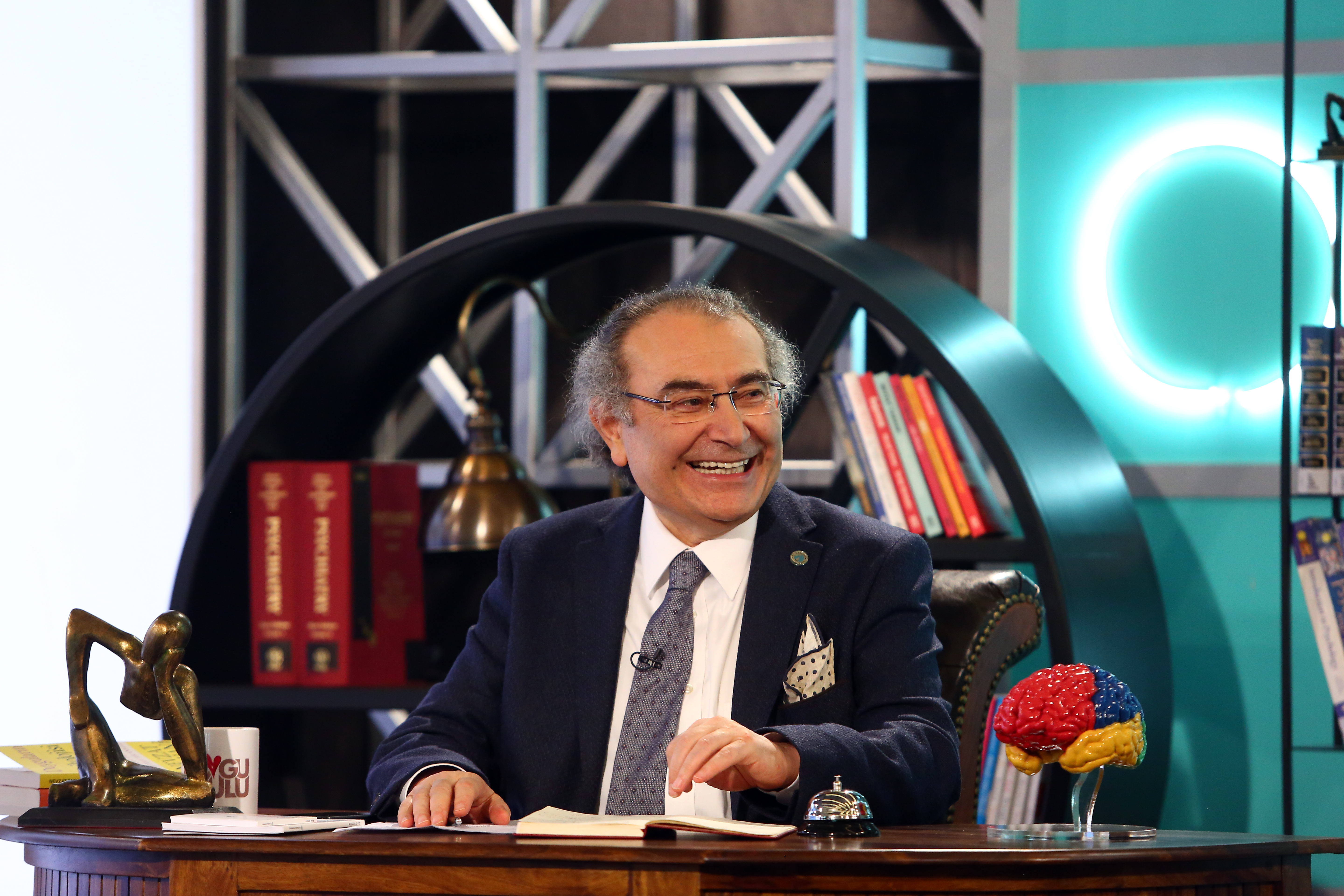 2014’te Yazıldı, Bugünün Dijital Tehlikelerini Anlattı! Prof. Dr. Nevzat Tarhan’ın Kitabı 14. Baskıya Ulaştı
