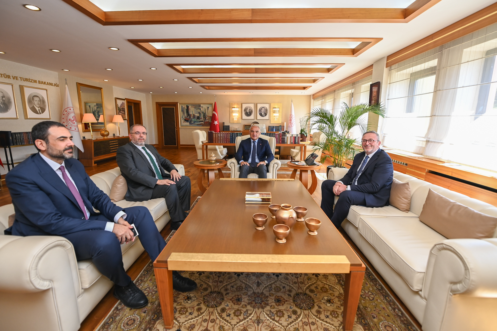 Mehmet Nuri Ersoy, Prof. Dr. Erhan Afyoncu’yu Bakanlıkta Kabul Etti