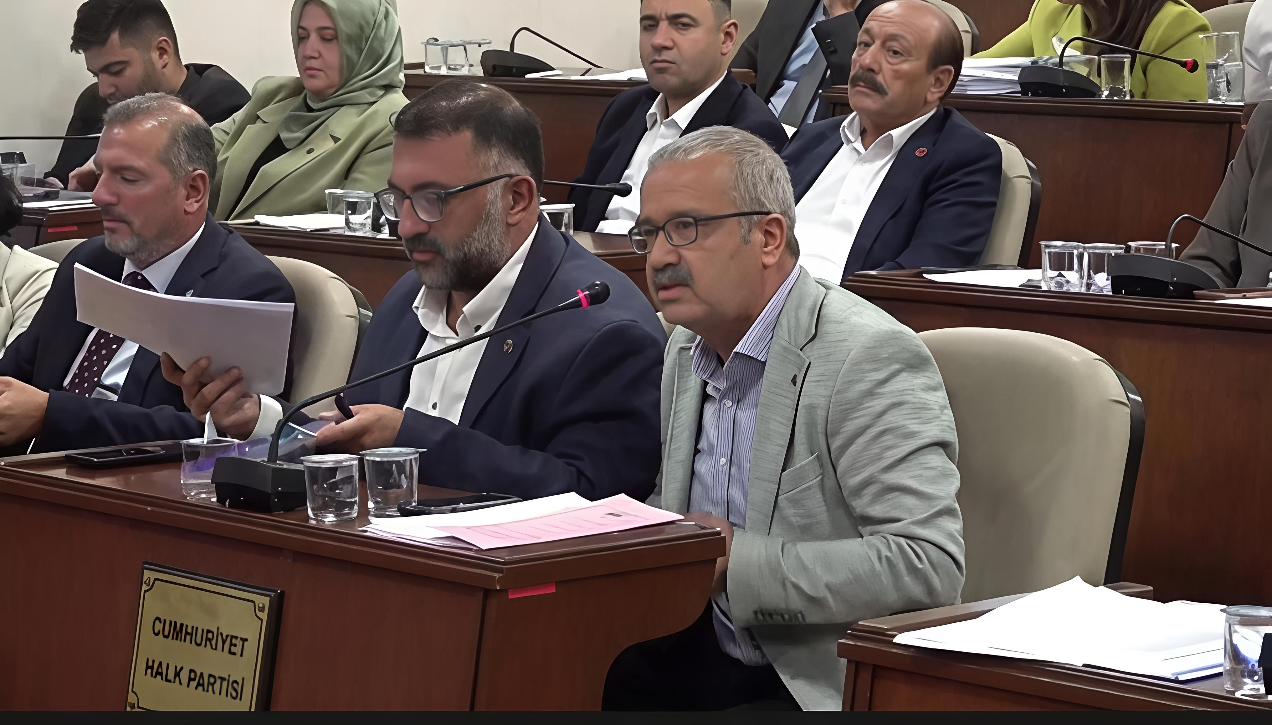 Tuzla Belediye Meclisi’nde Eylül ayı ilk oturumunda tansiyon yükseldi! Meclis salonunda sözlü gerginlik