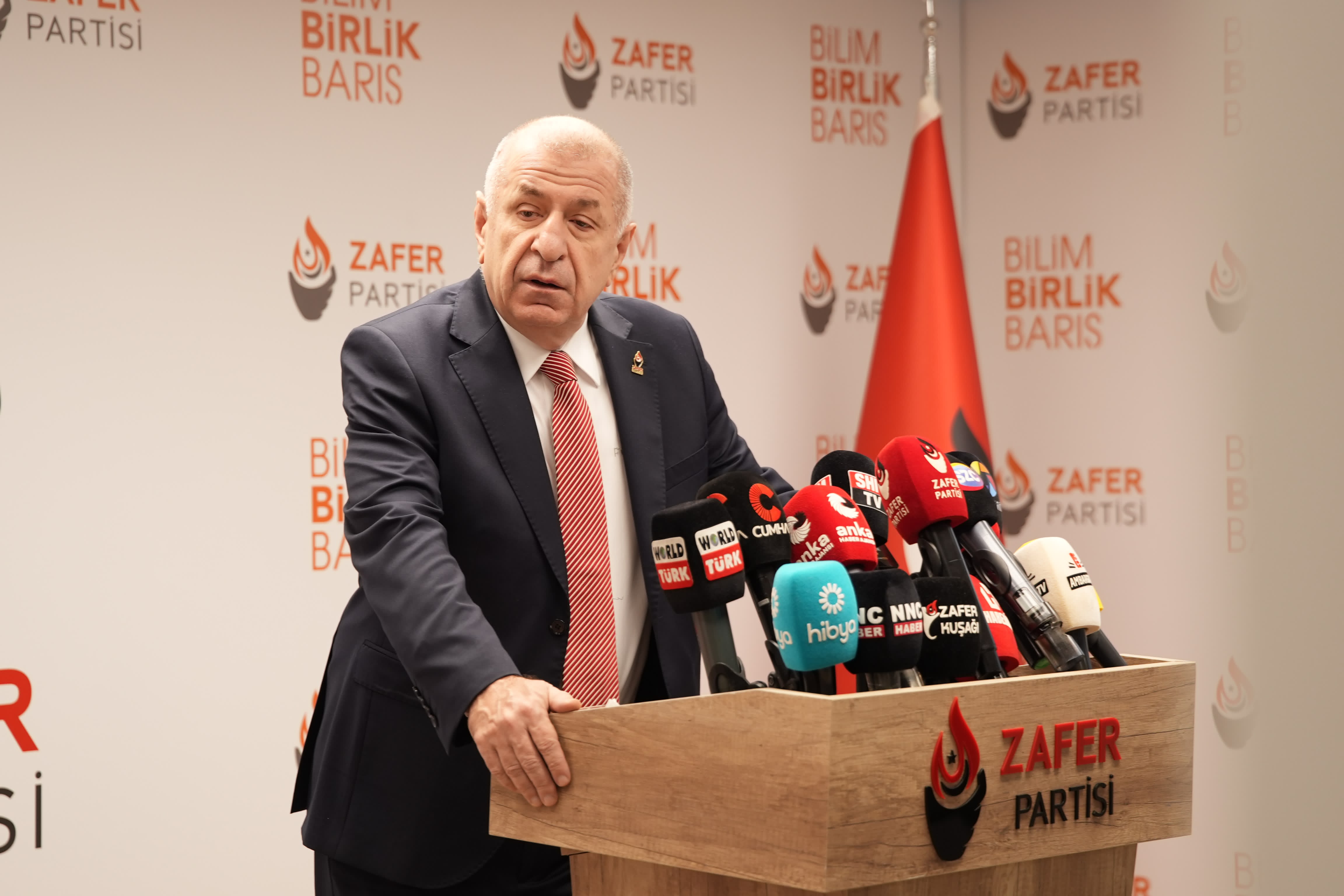 Ümit Özdağ’dan İktidara Sert Eleştiriler: “Milletin Malını Satmayın, Sarayı ve Uçakları Satın”