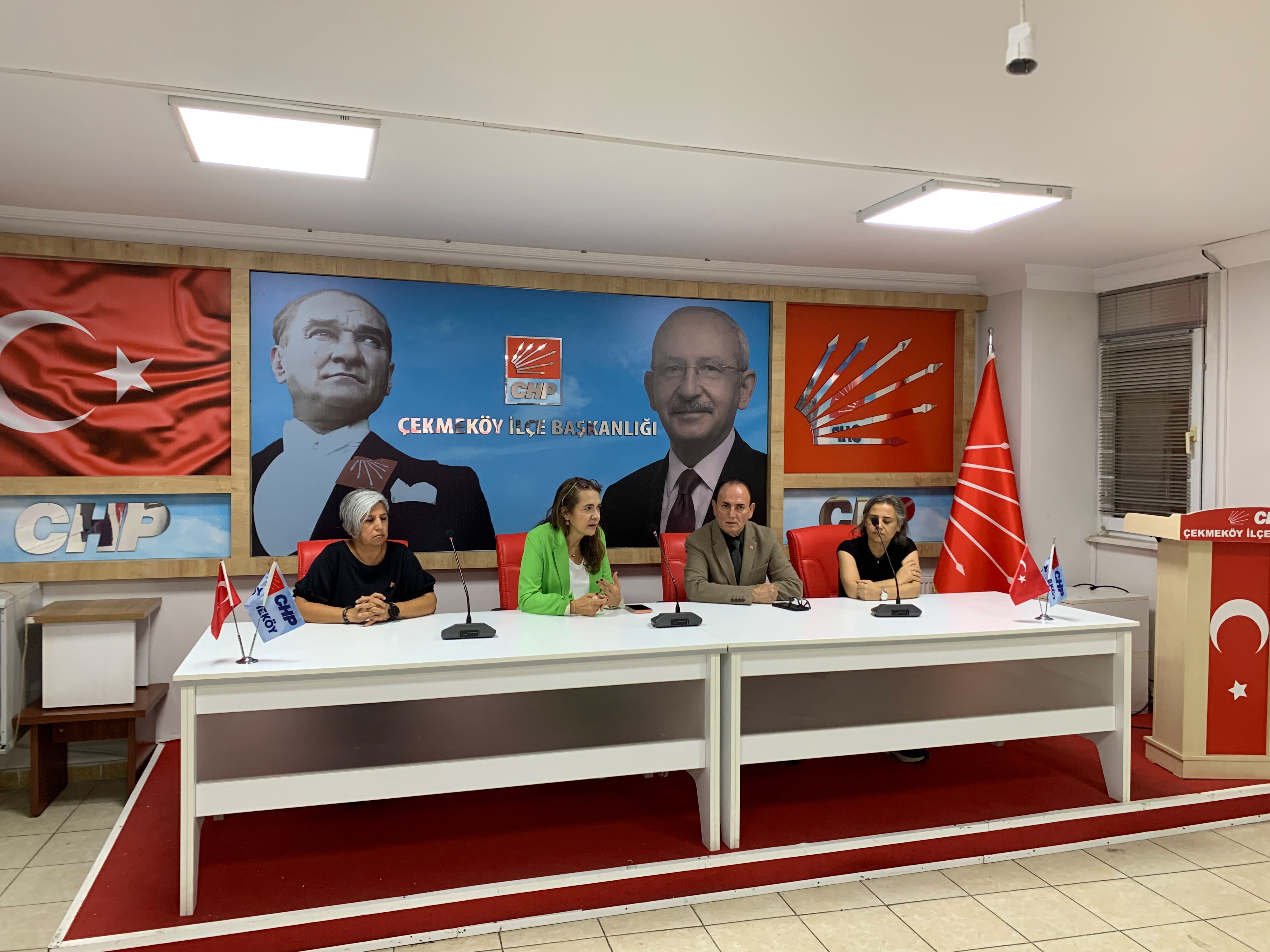 CHP GENEL BAŞKAN YARDIMCISI GAMZE AKKUŞ İLGEZDİ’DEN ÇEKMEKÖY İLÇE BAŞKANLIĞI’NA ZİYARET